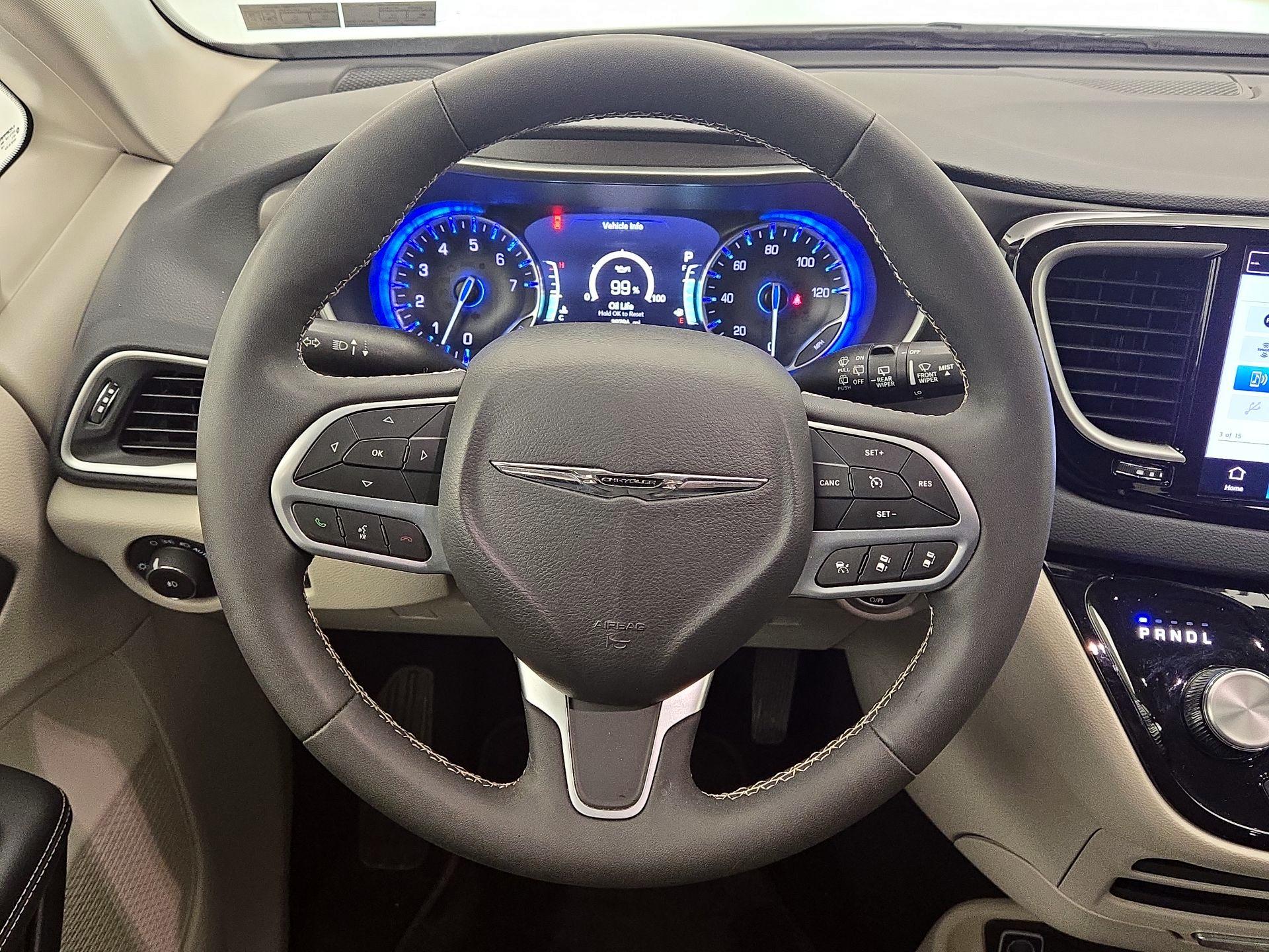 Thumbnail: 2024 Chrysler Pacifica - 10