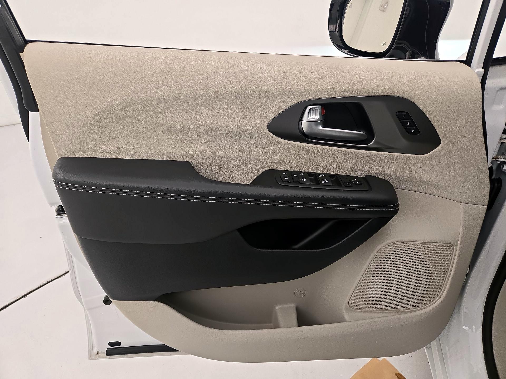 Thumbnail: 2024 Chrysler Pacifica - 12