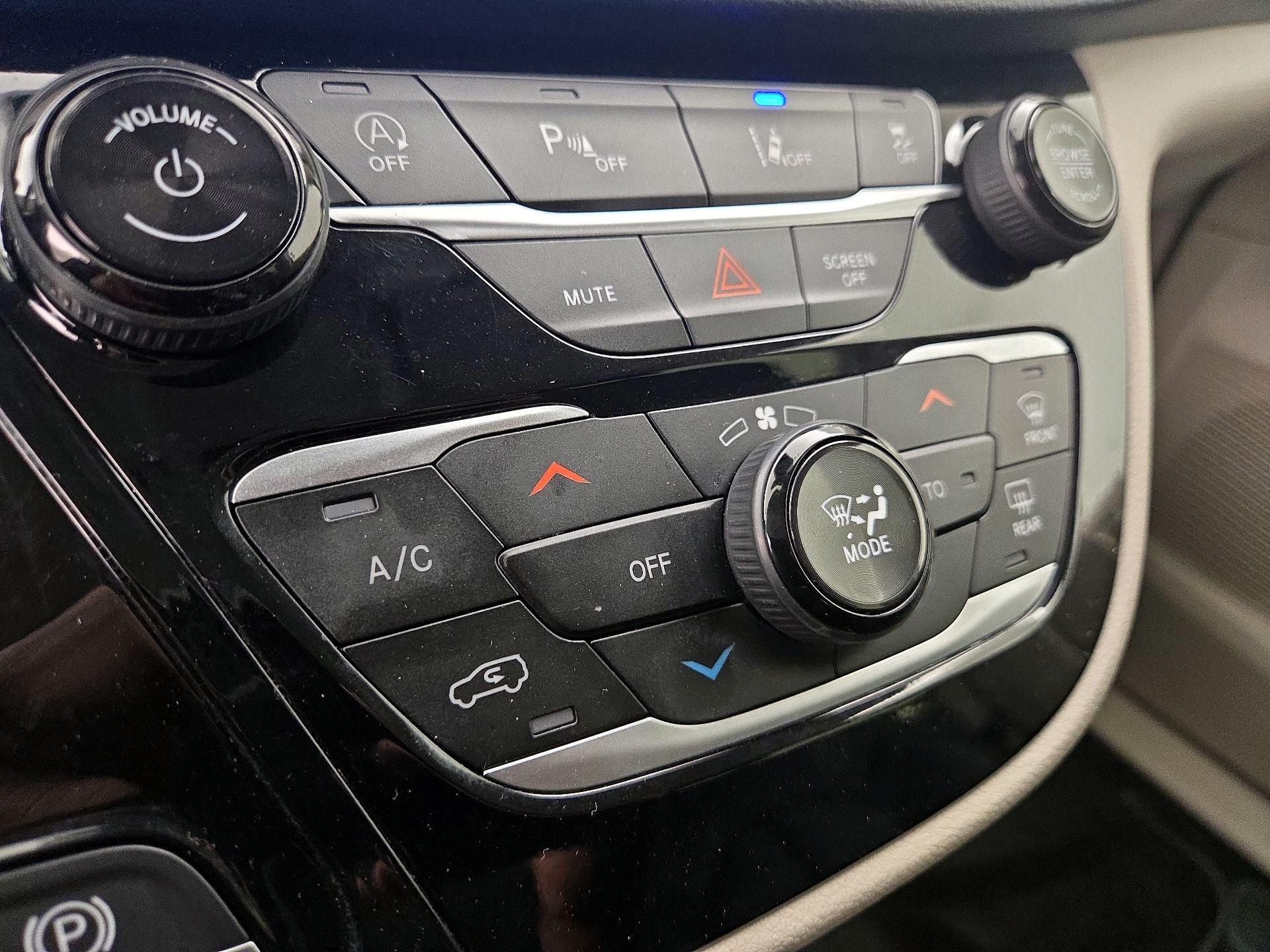 Thumbnail: 2024 Chrysler Pacifica - 16