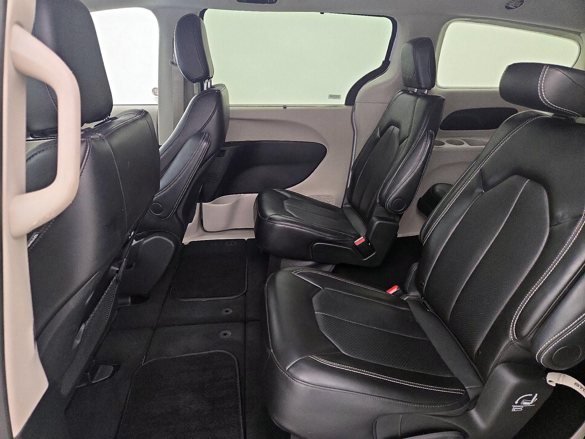 Thumbnail: 2024 Chrysler Pacifica - 18