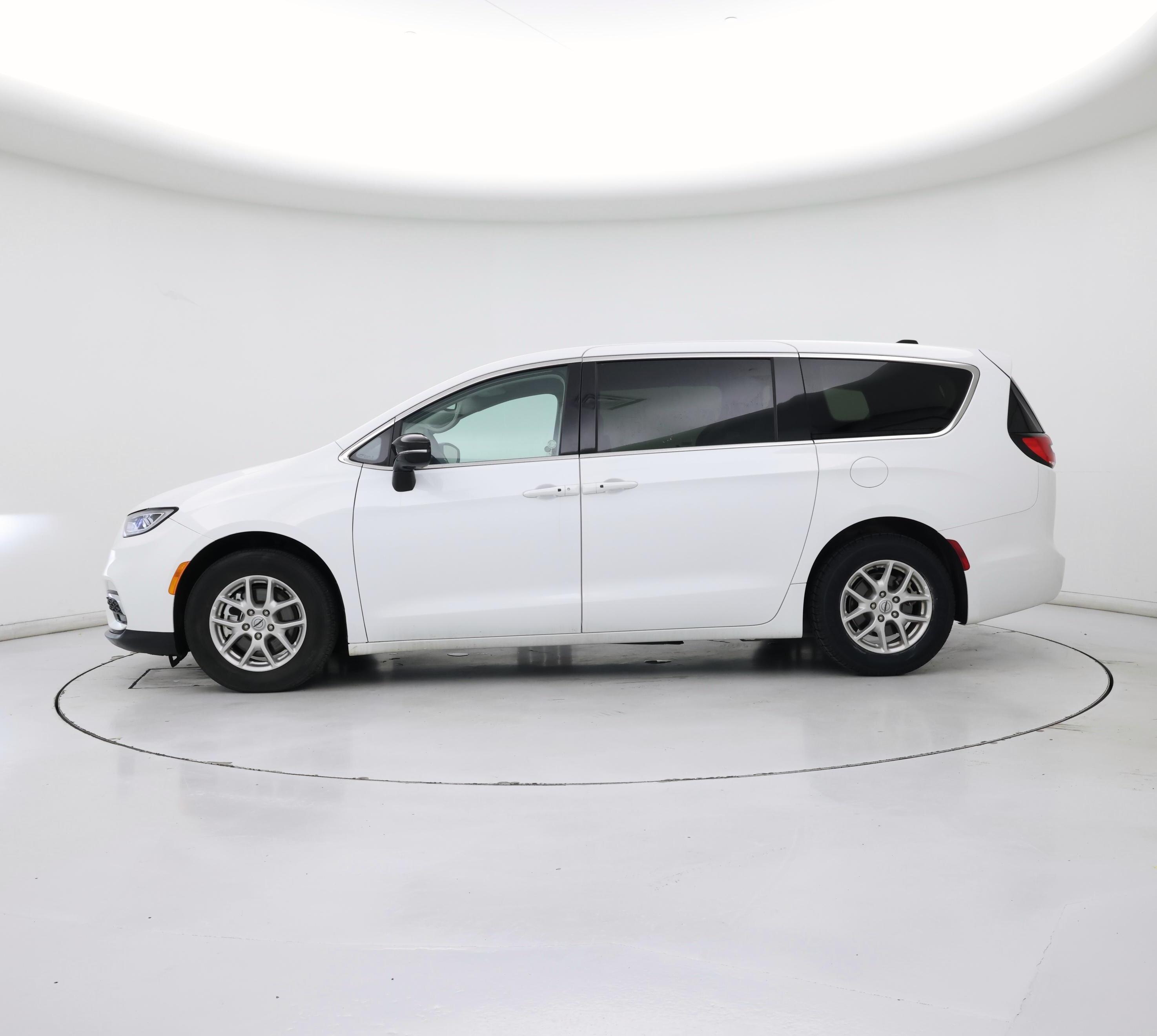 Thumbnail: 2024 Chrysler Pacifica - 3