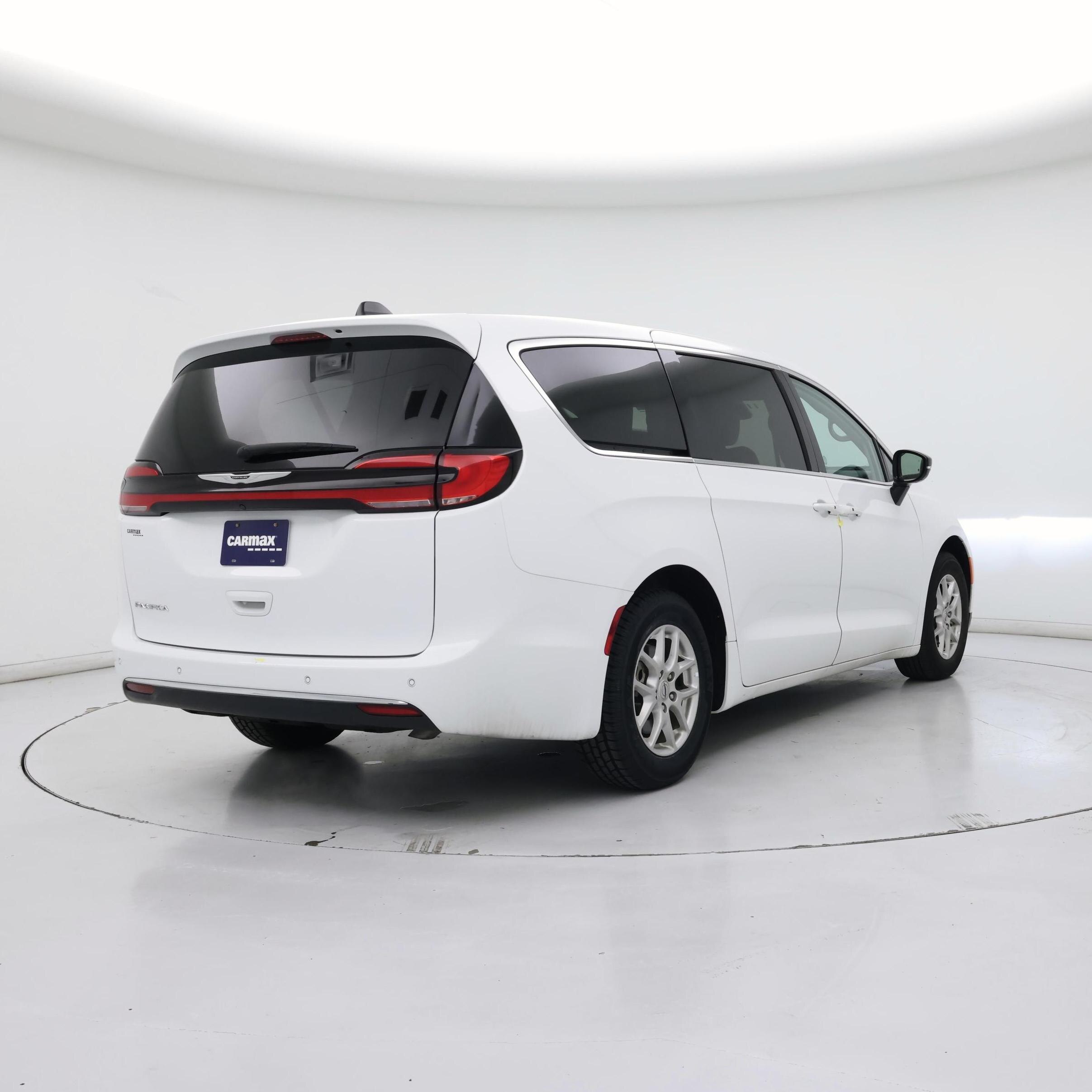 Thumbnail: 2024 Chrysler Pacifica - 8