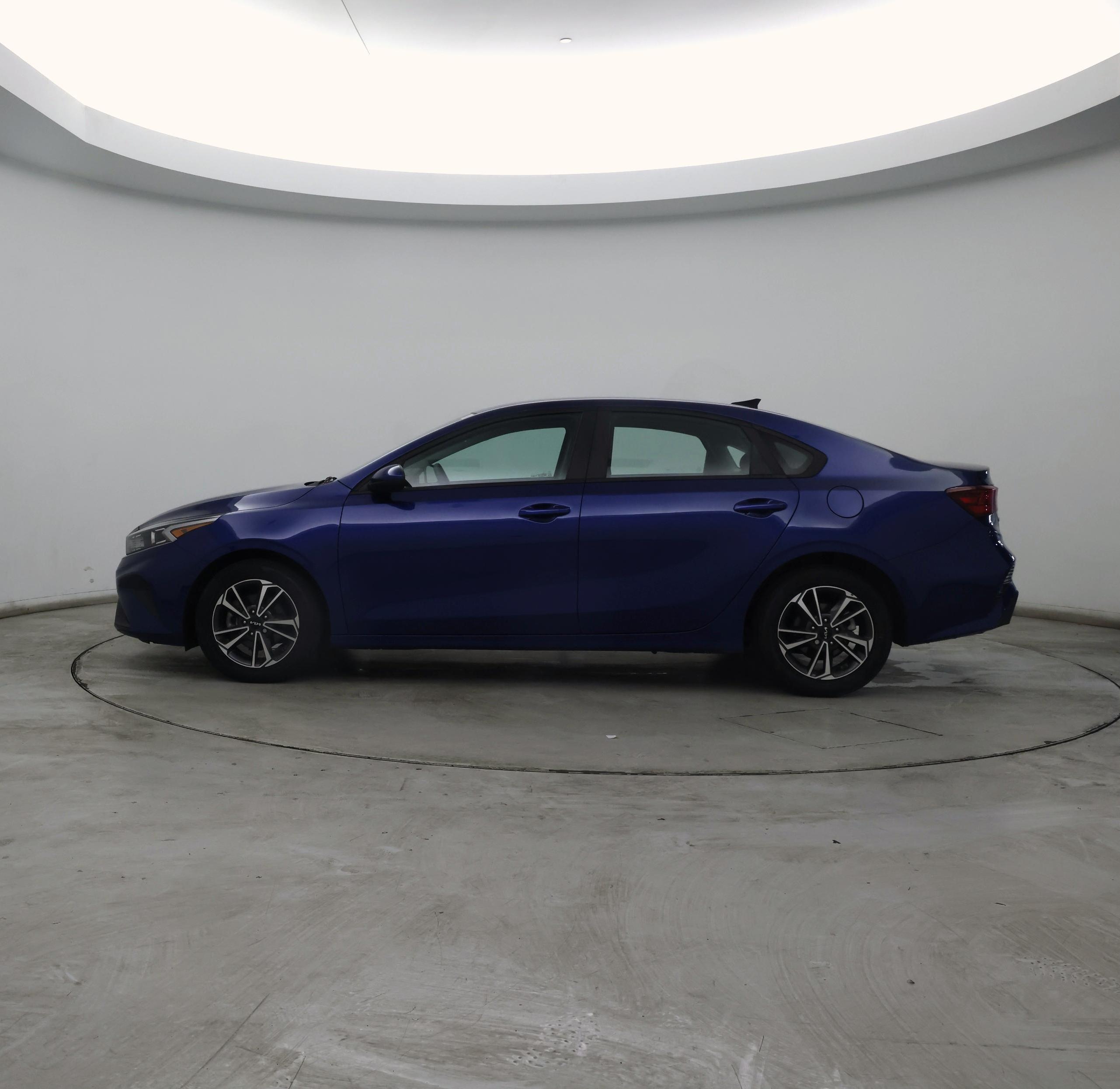 Thumbnail: 2023 Kia Forte - 3