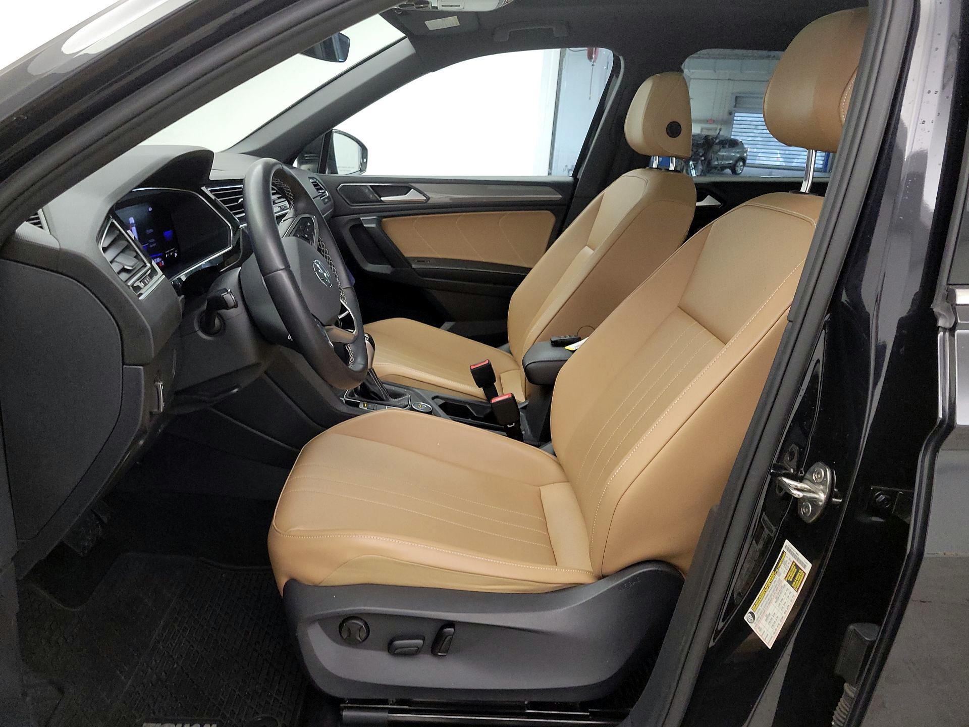 Thumbnail: 2022 Volkswagen Tiguan - 11