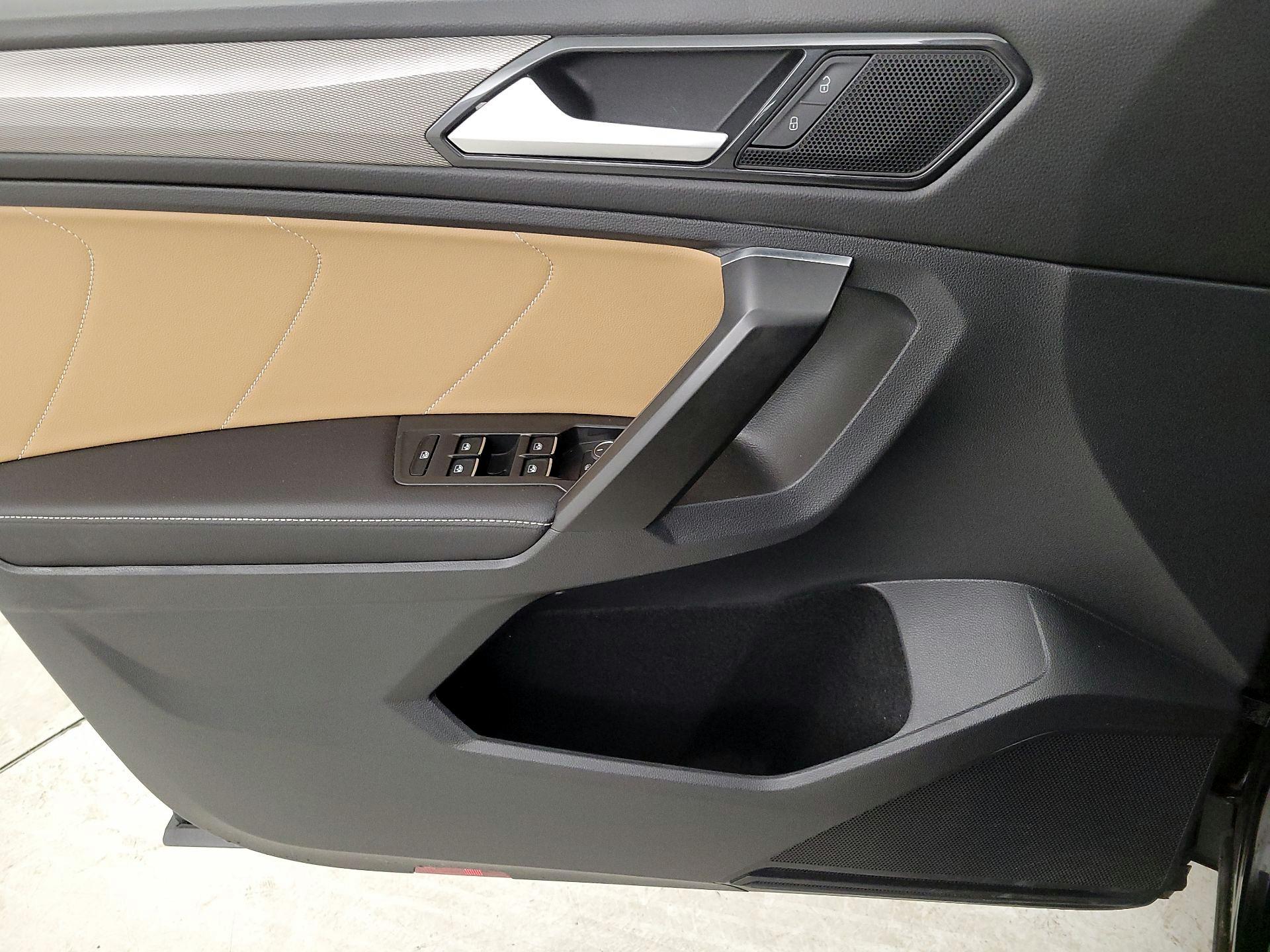 Thumbnail: 2022 Volkswagen Tiguan - 12