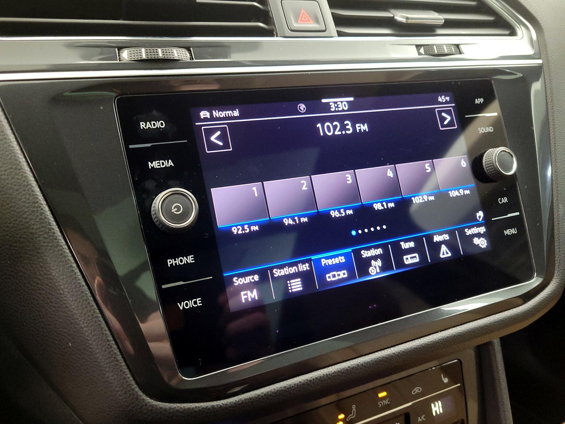 Thumbnail: 2022 Volkswagen Tiguan - 16