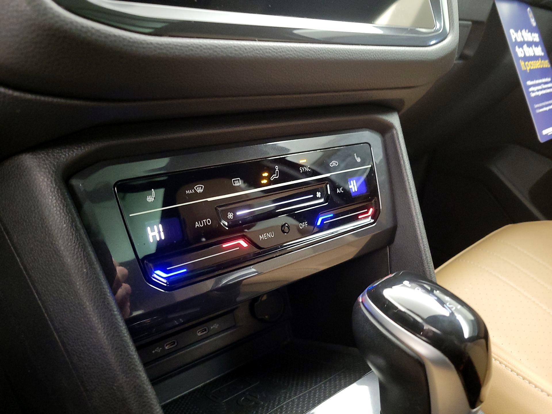 Thumbnail: 2022 Volkswagen Tiguan - 17