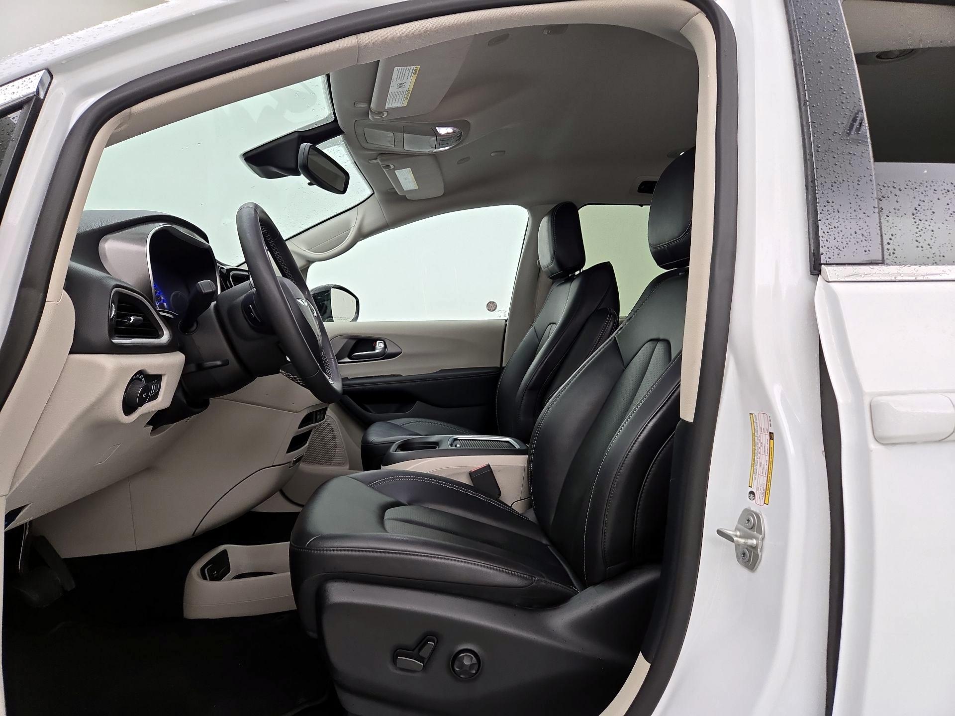 Thumbnail: 2024 Chrysler Pacifica - 11