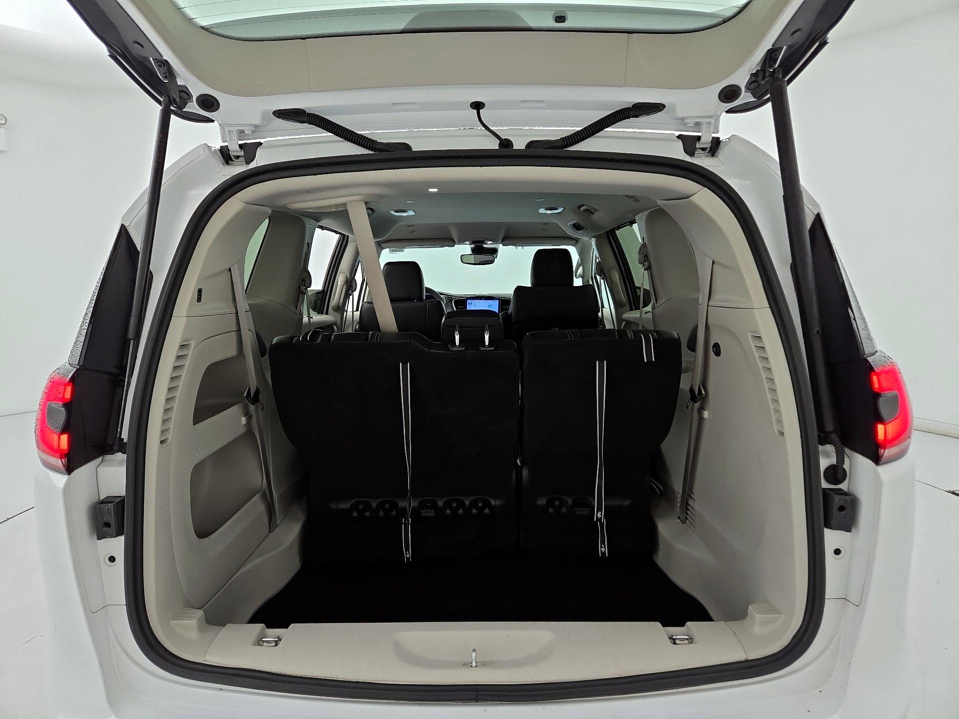 Thumbnail: 2024 Chrysler Pacifica - 20