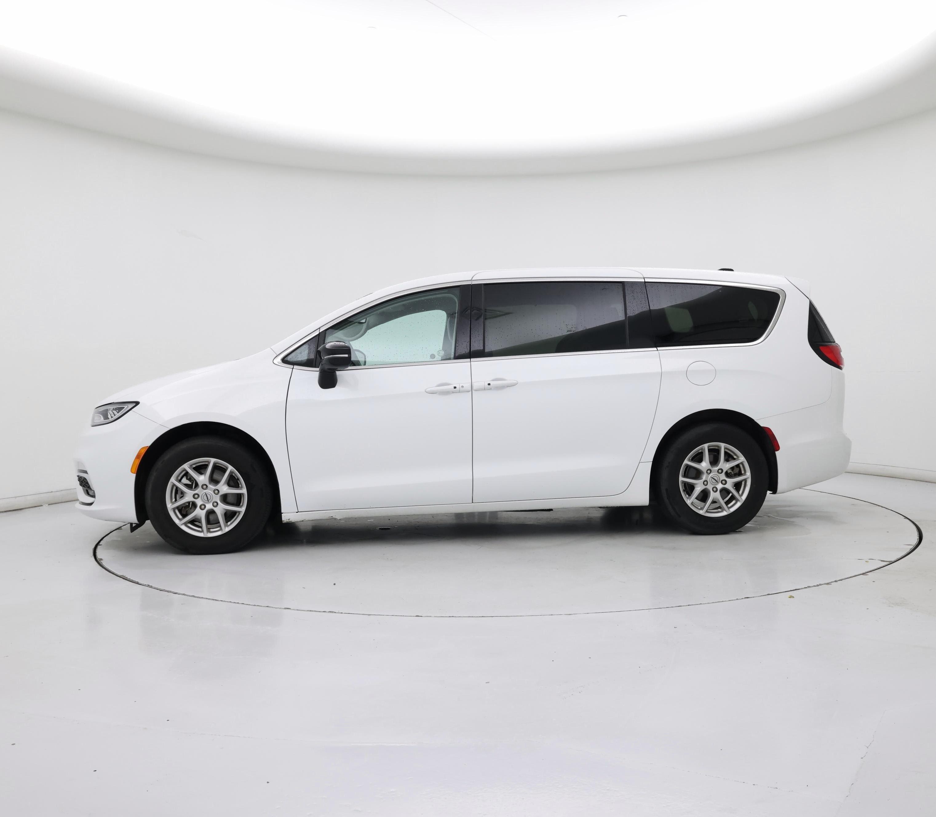 Thumbnail: 2024 Chrysler Pacifica - 3