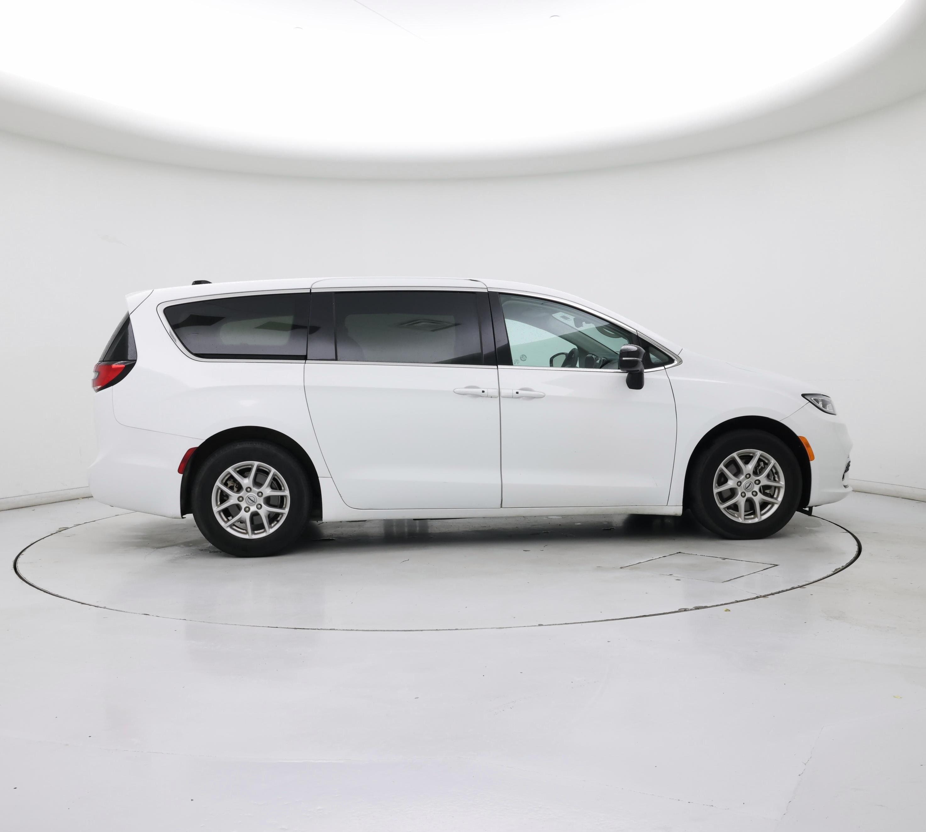 Thumbnail: 2024 Chrysler Pacifica - 7