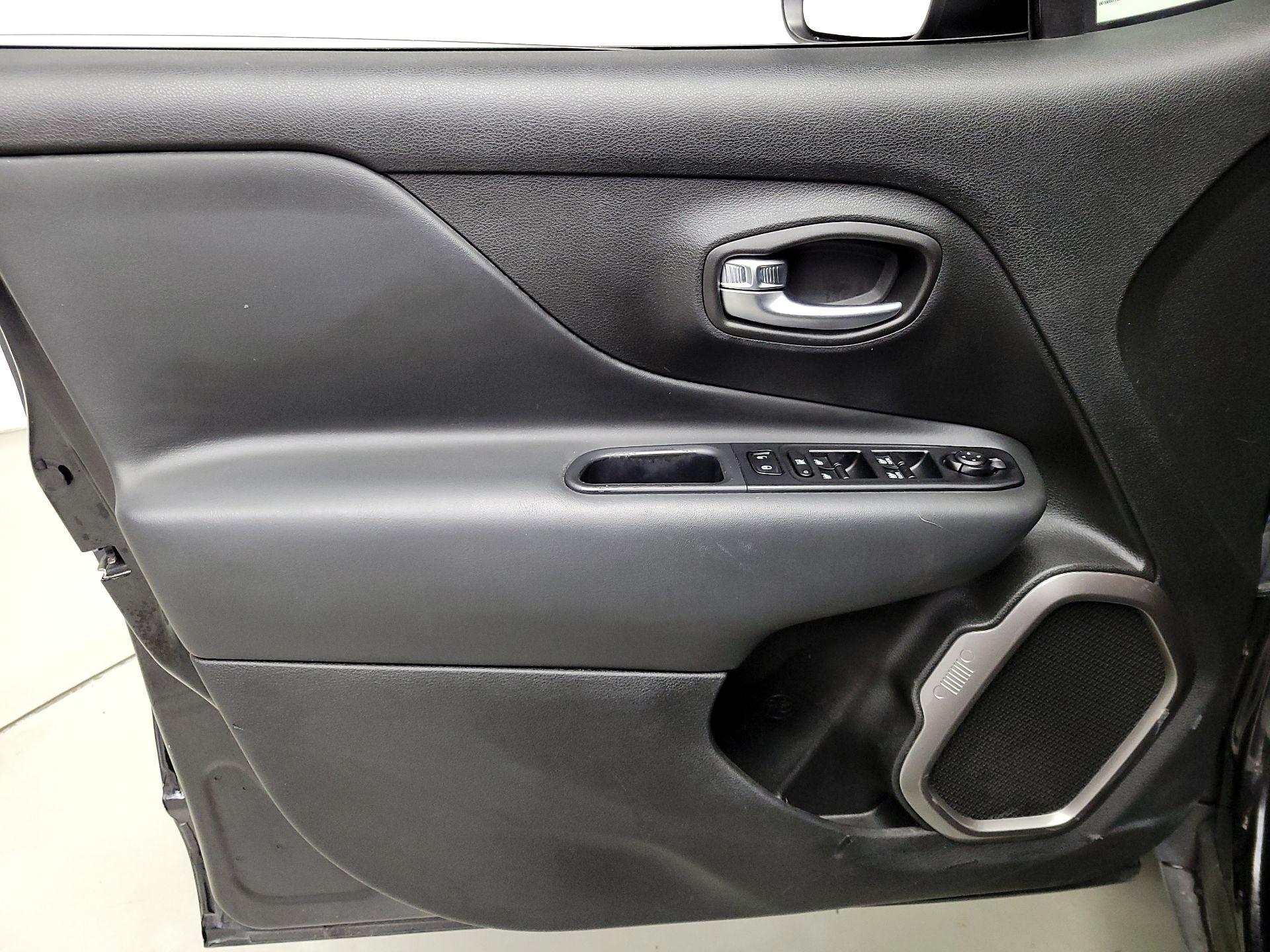 Thumbnail: 2022 Jeep Renegade - 12