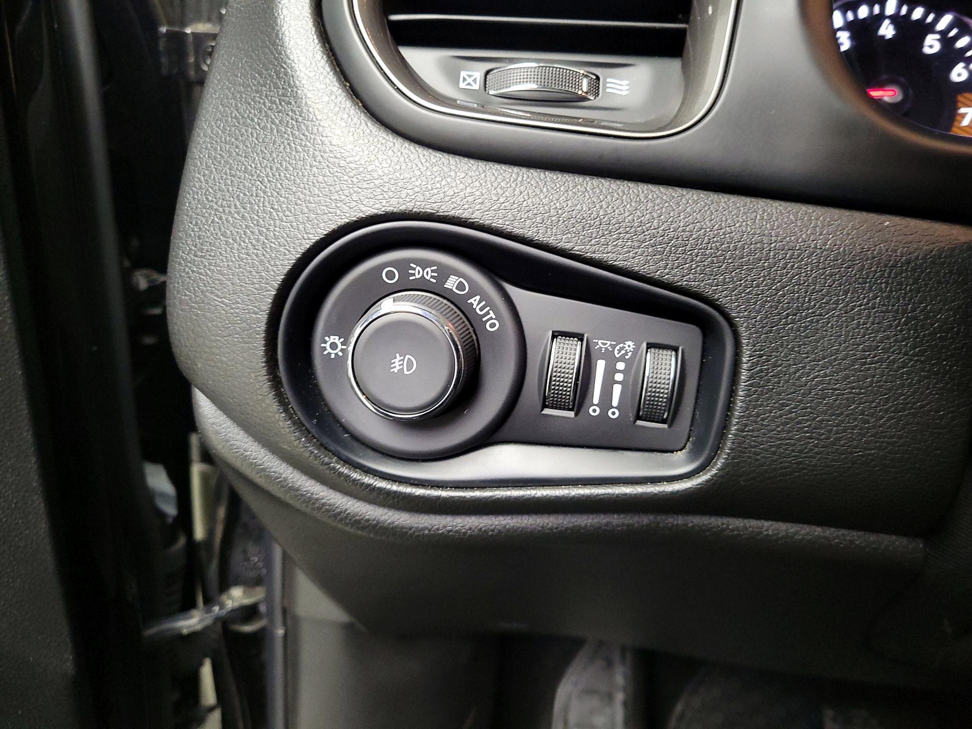 Thumbnail: 2022 Jeep Renegade - 13