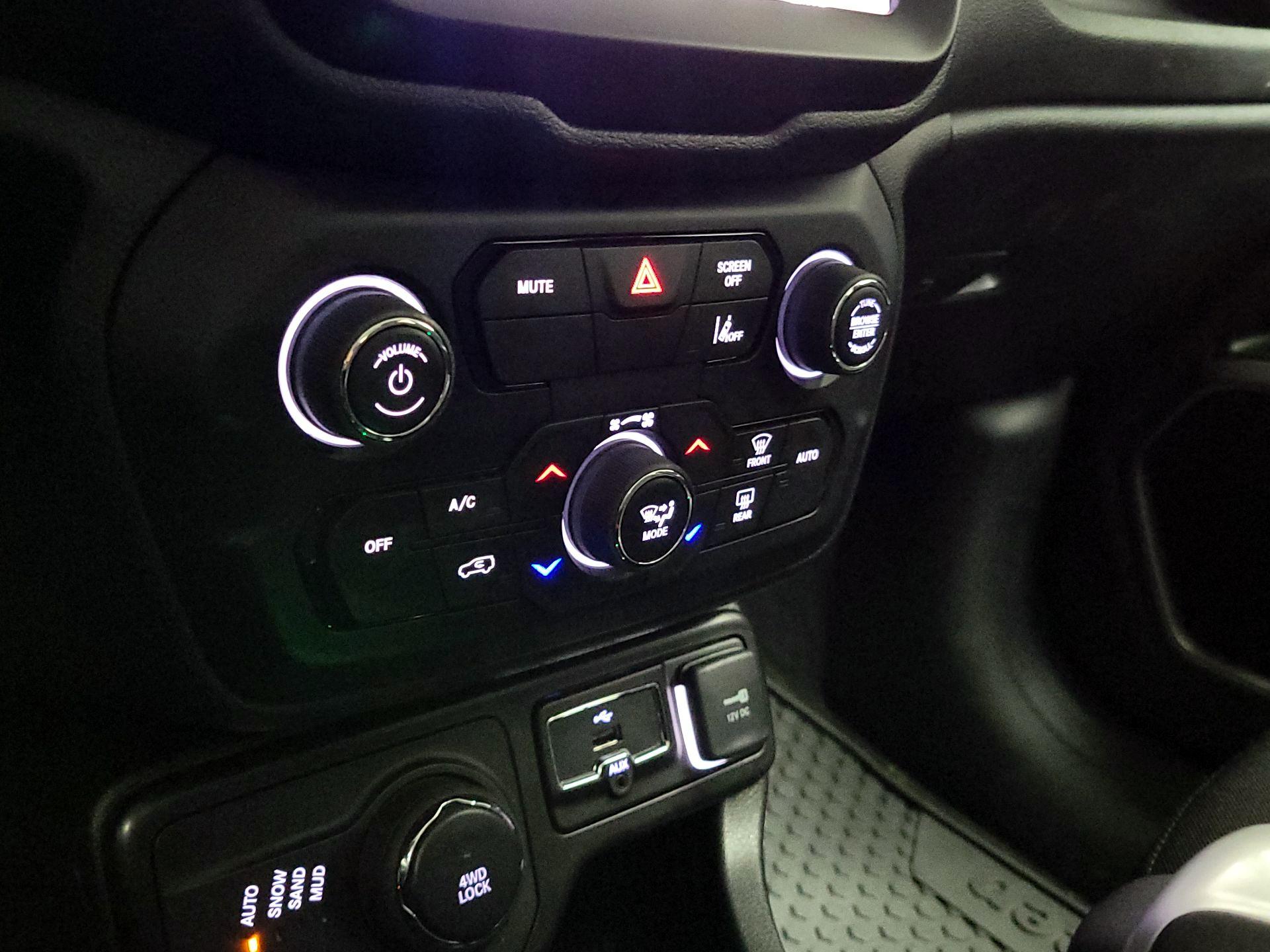 Thumbnail: 2022 Jeep Renegade - 17