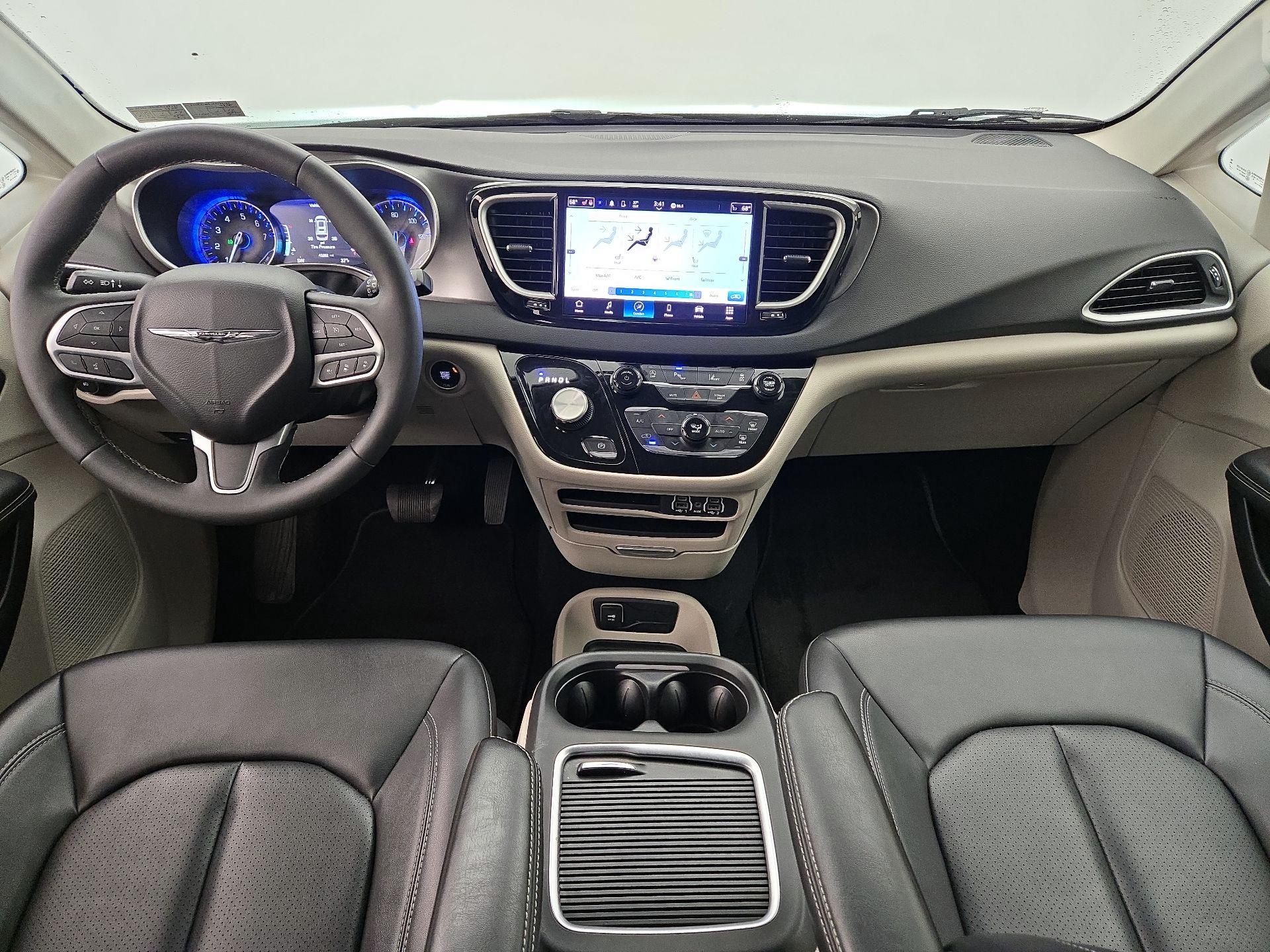 Thumbnail: 2024 Chrysler Pacifica - 9