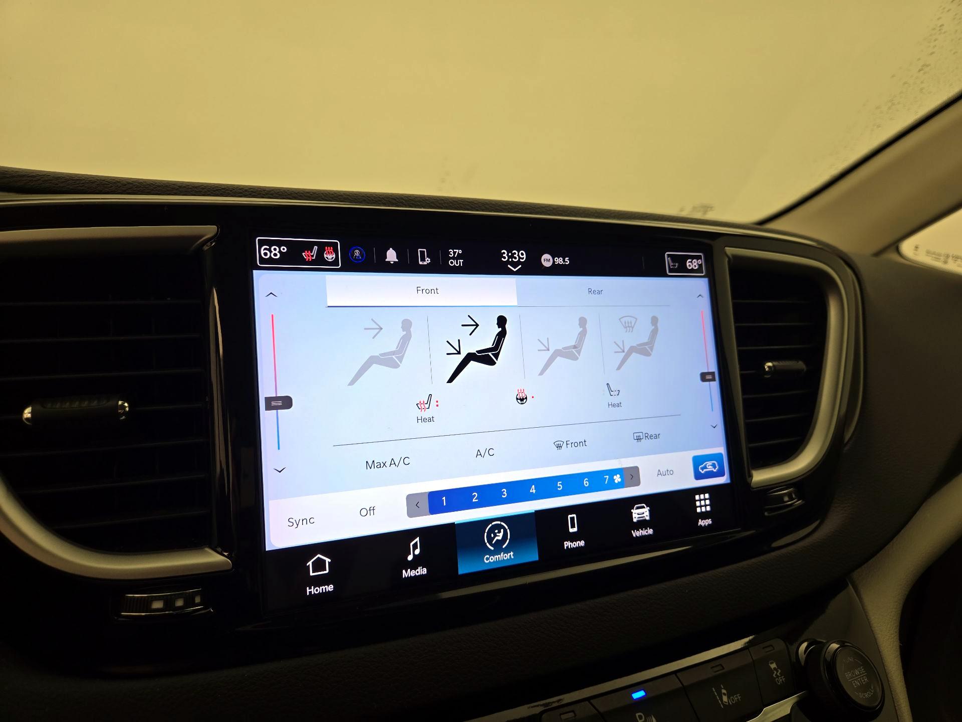 Thumbnail: 2024 Chrysler Pacifica - 16