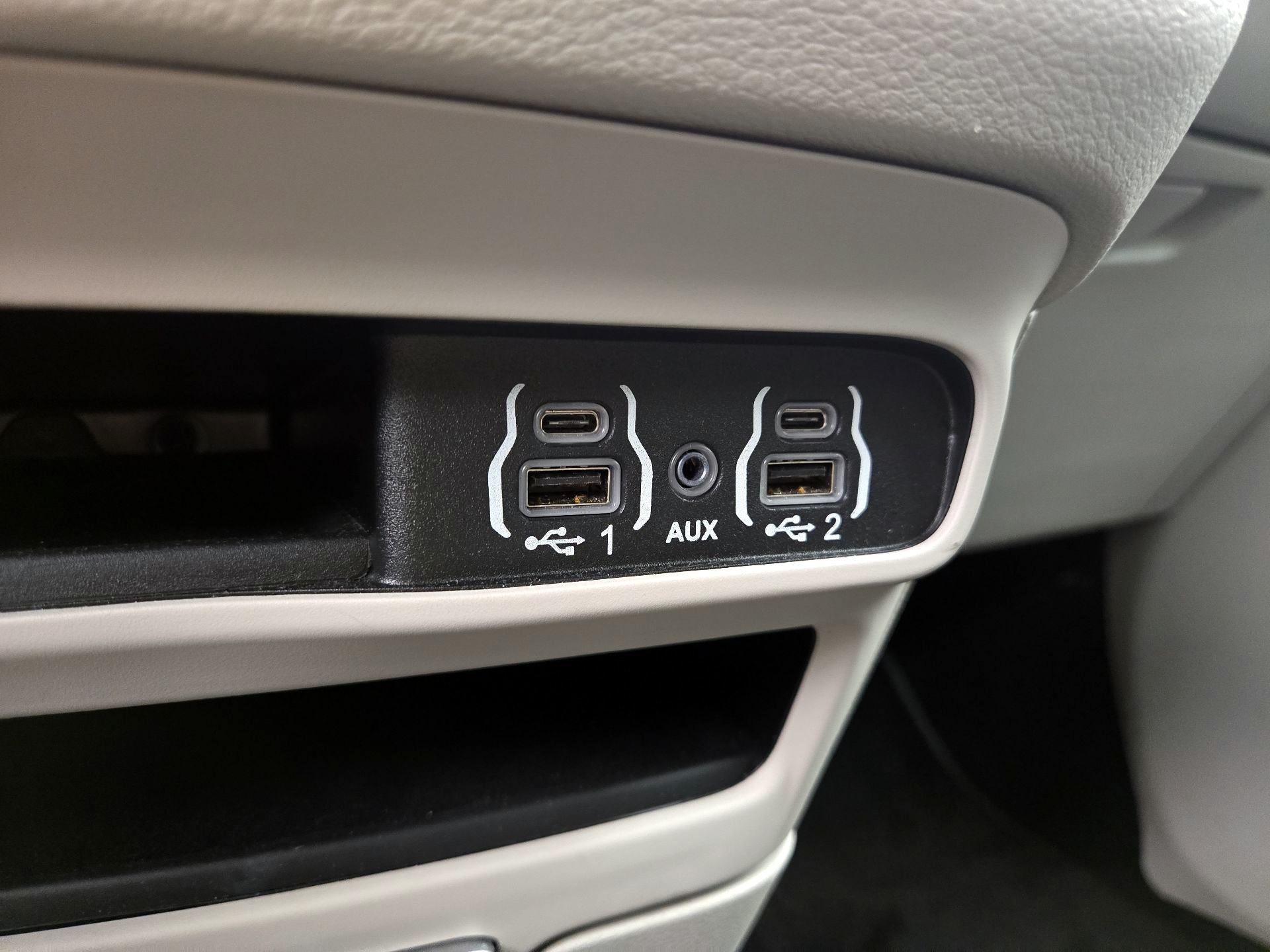 Thumbnail: 2024 Chrysler Pacifica - 18