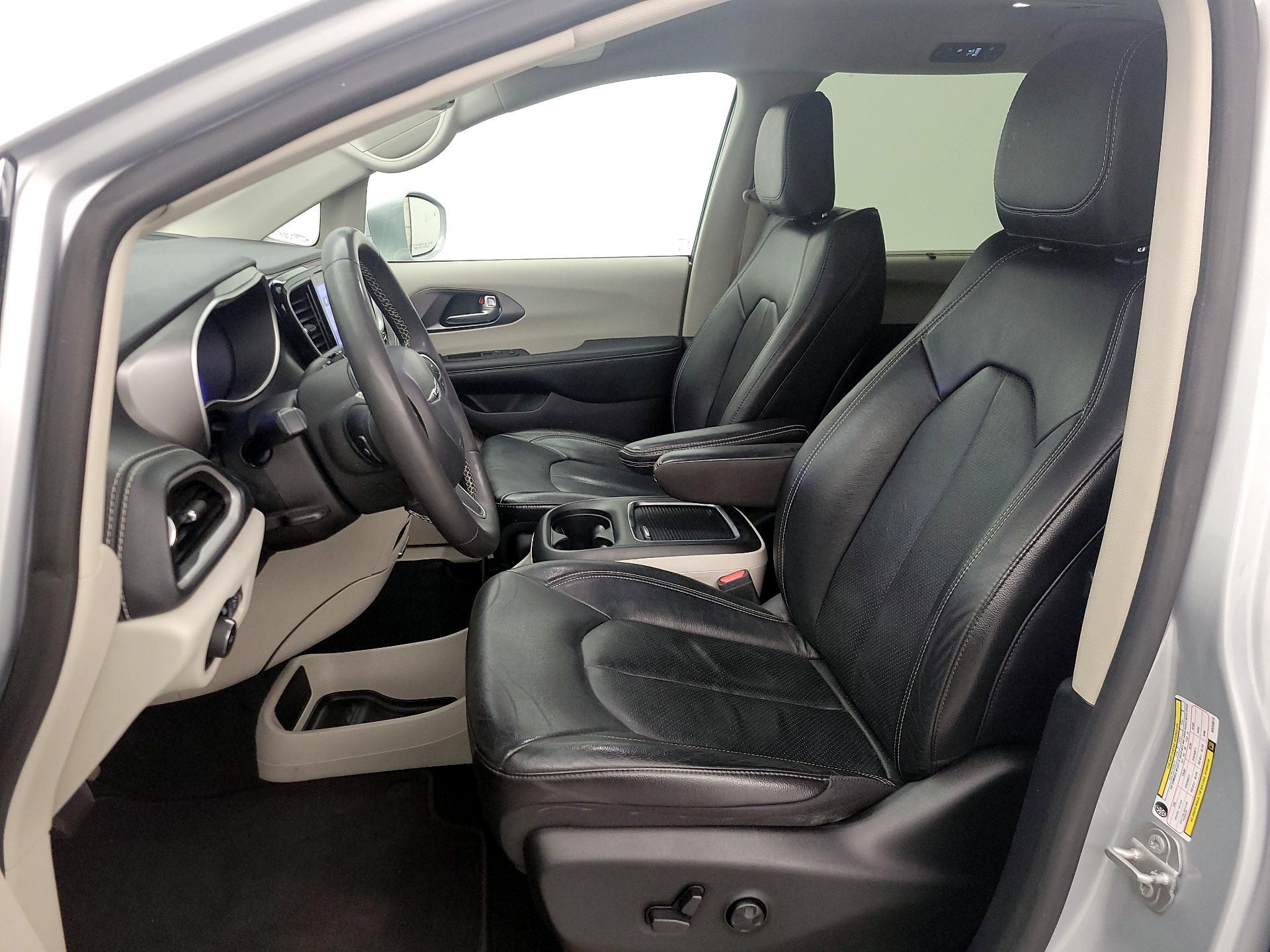 Thumbnail: 2022 Chrysler Pacifica - 11