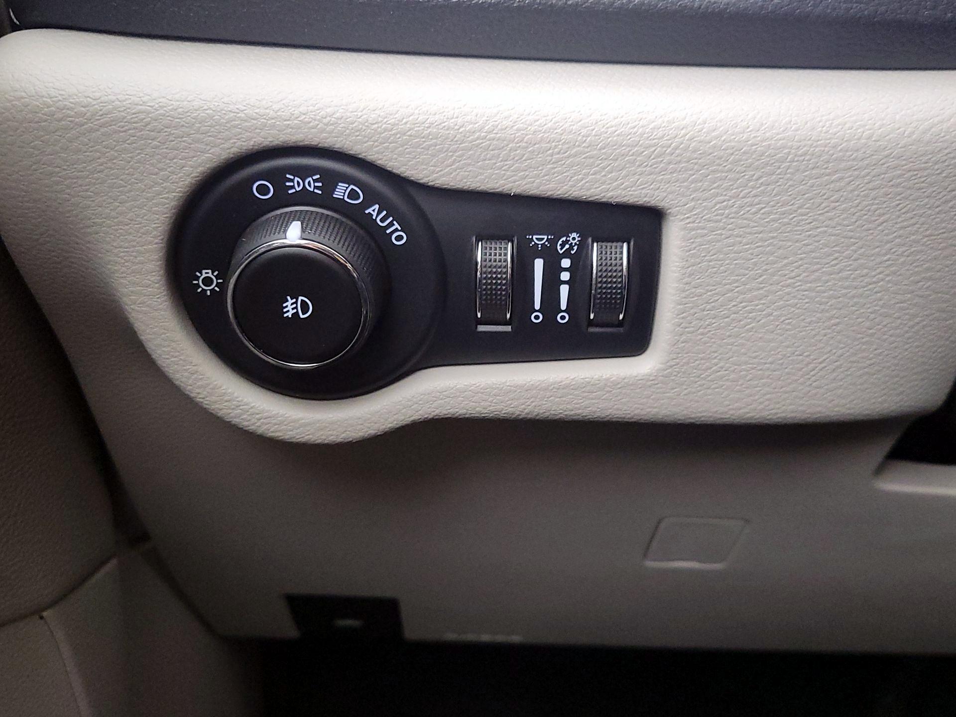 Thumbnail: 2022 Chrysler Pacifica - 13