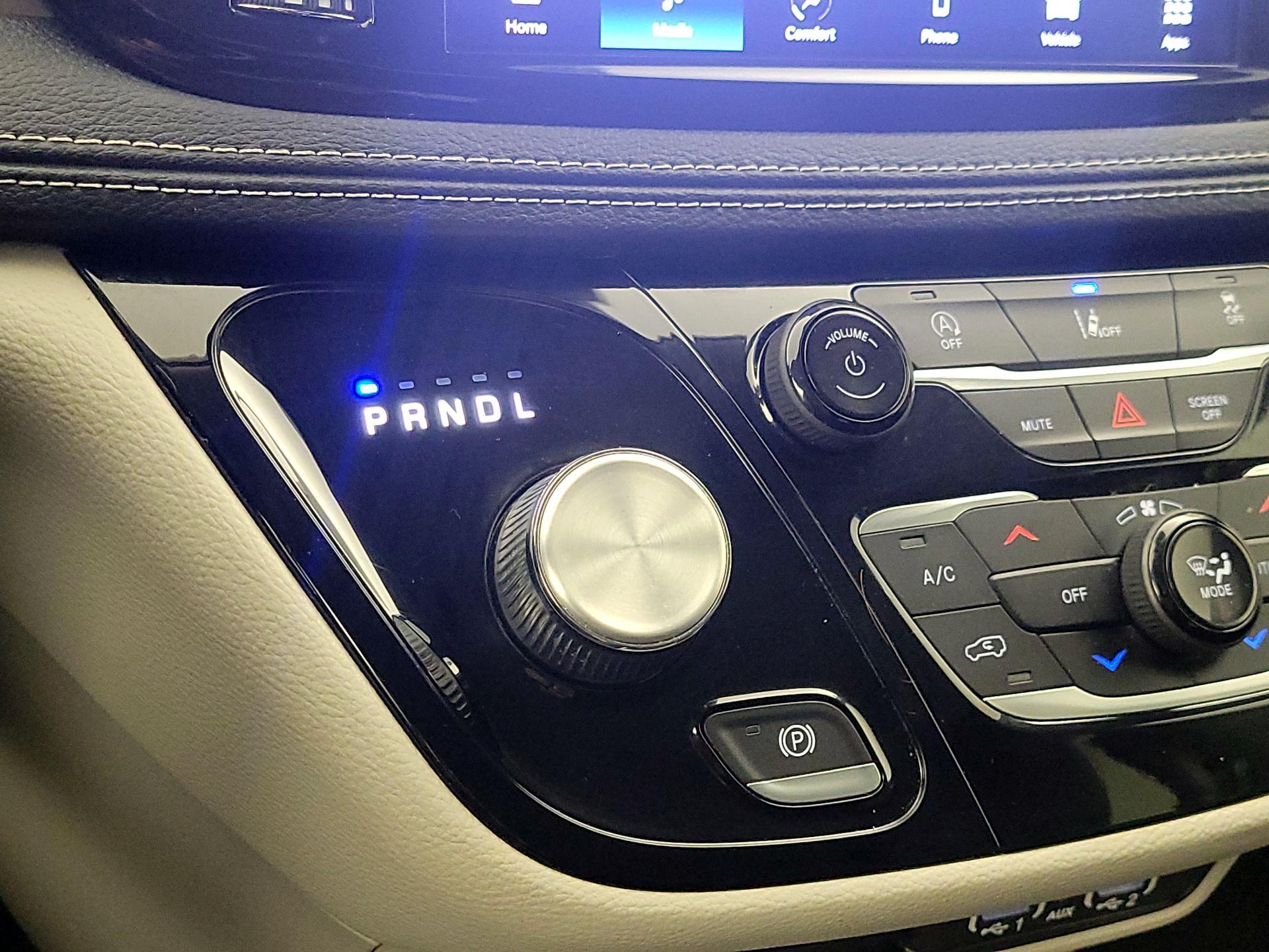 Thumbnail: 2022 Chrysler Pacifica - 17