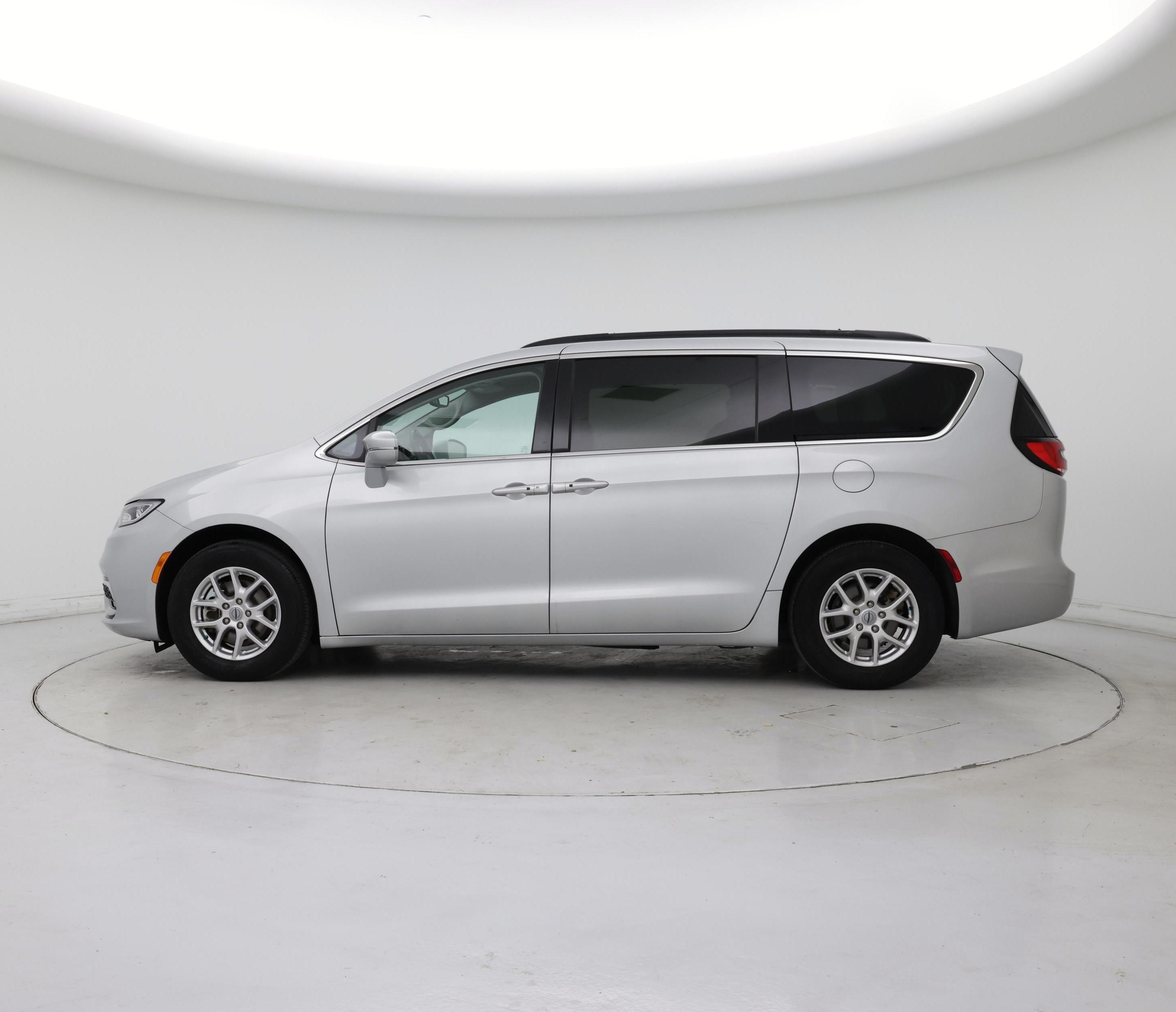 Thumbnail: 2022 Chrysler Pacifica - 3