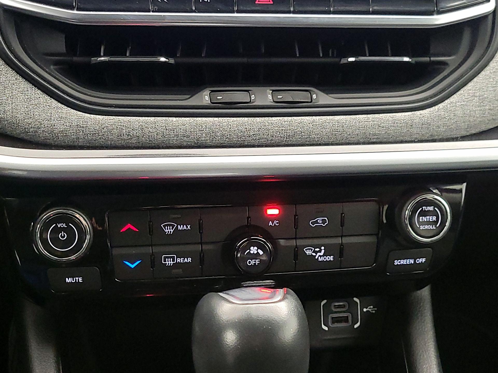 Thumbnail: 2022 Jeep Compass - 16