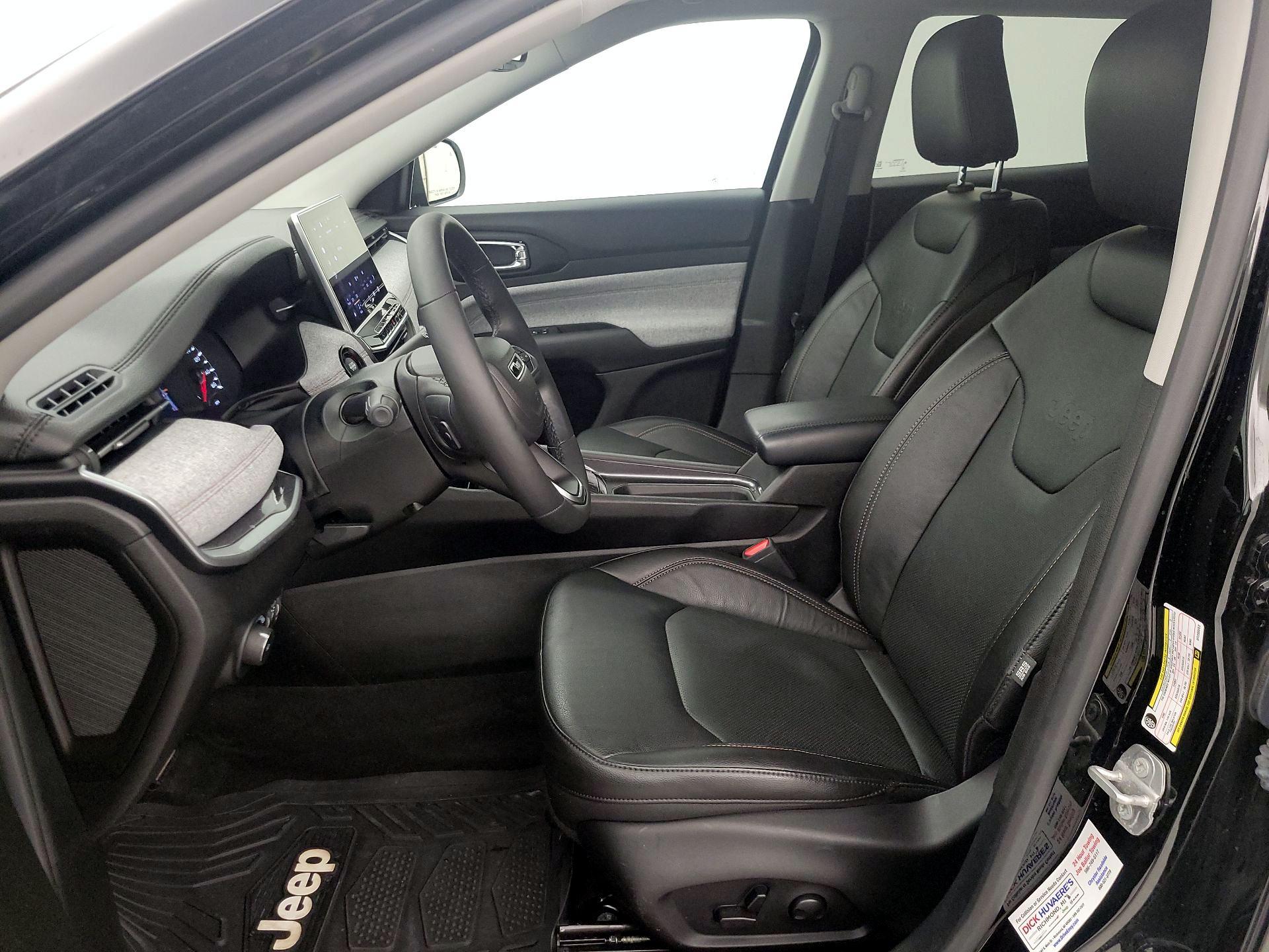 Thumbnail: 2022 Jeep Compass - 11