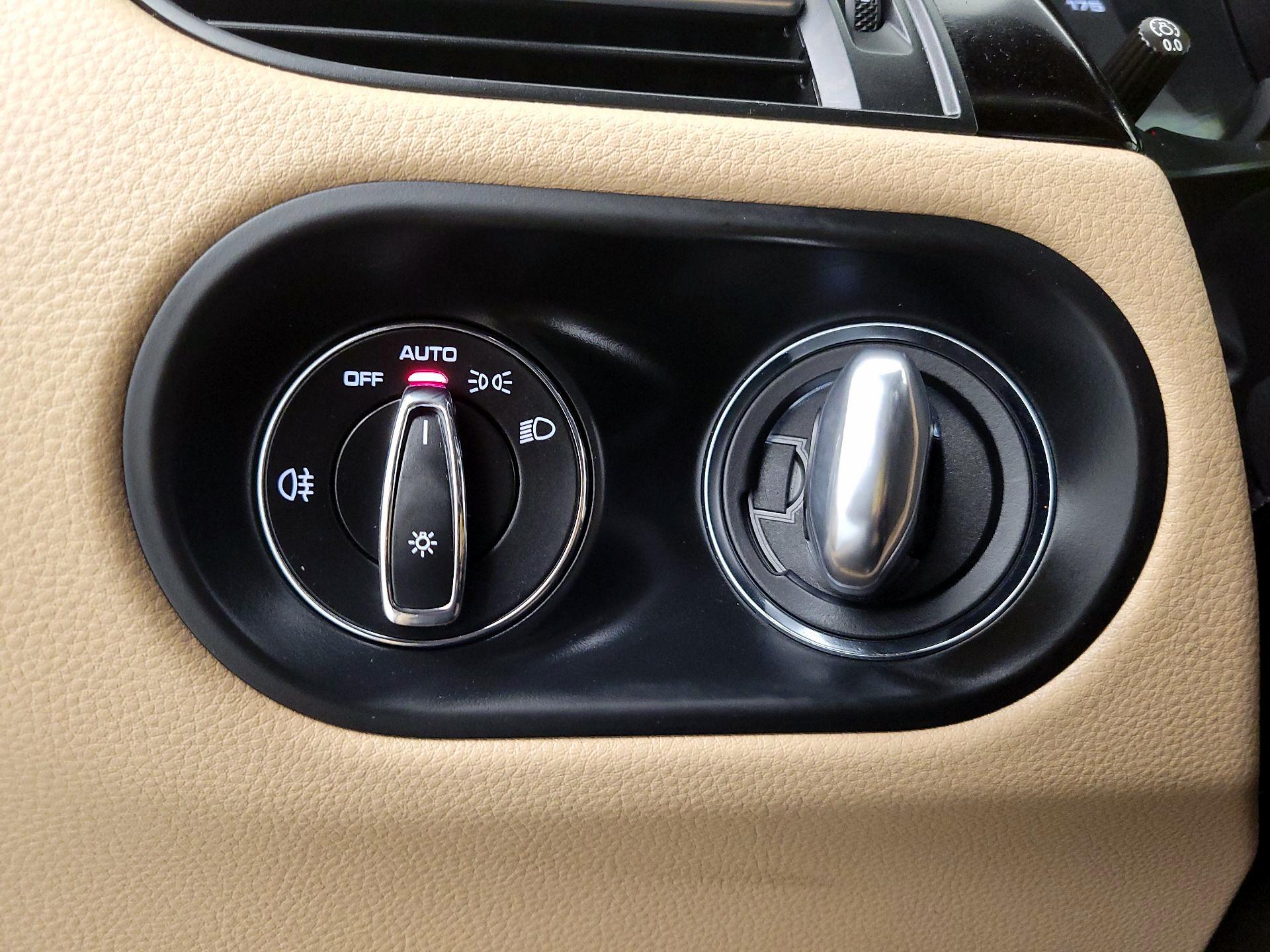 Thumbnail: 2021 Porsche Macan - 13