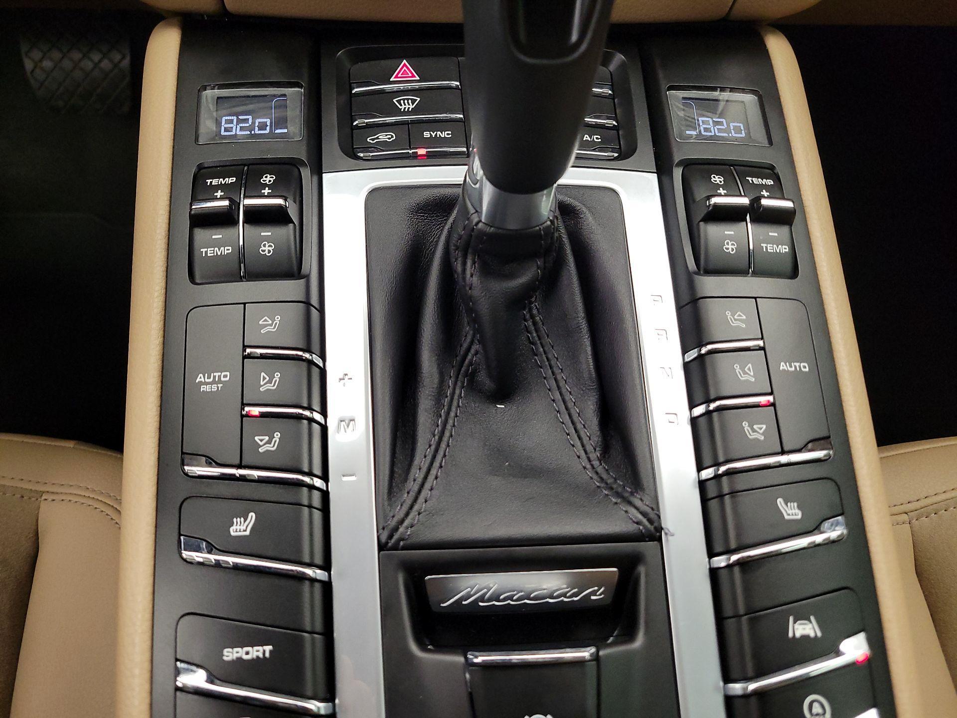 Thumbnail: 2021 Porsche Macan - 17