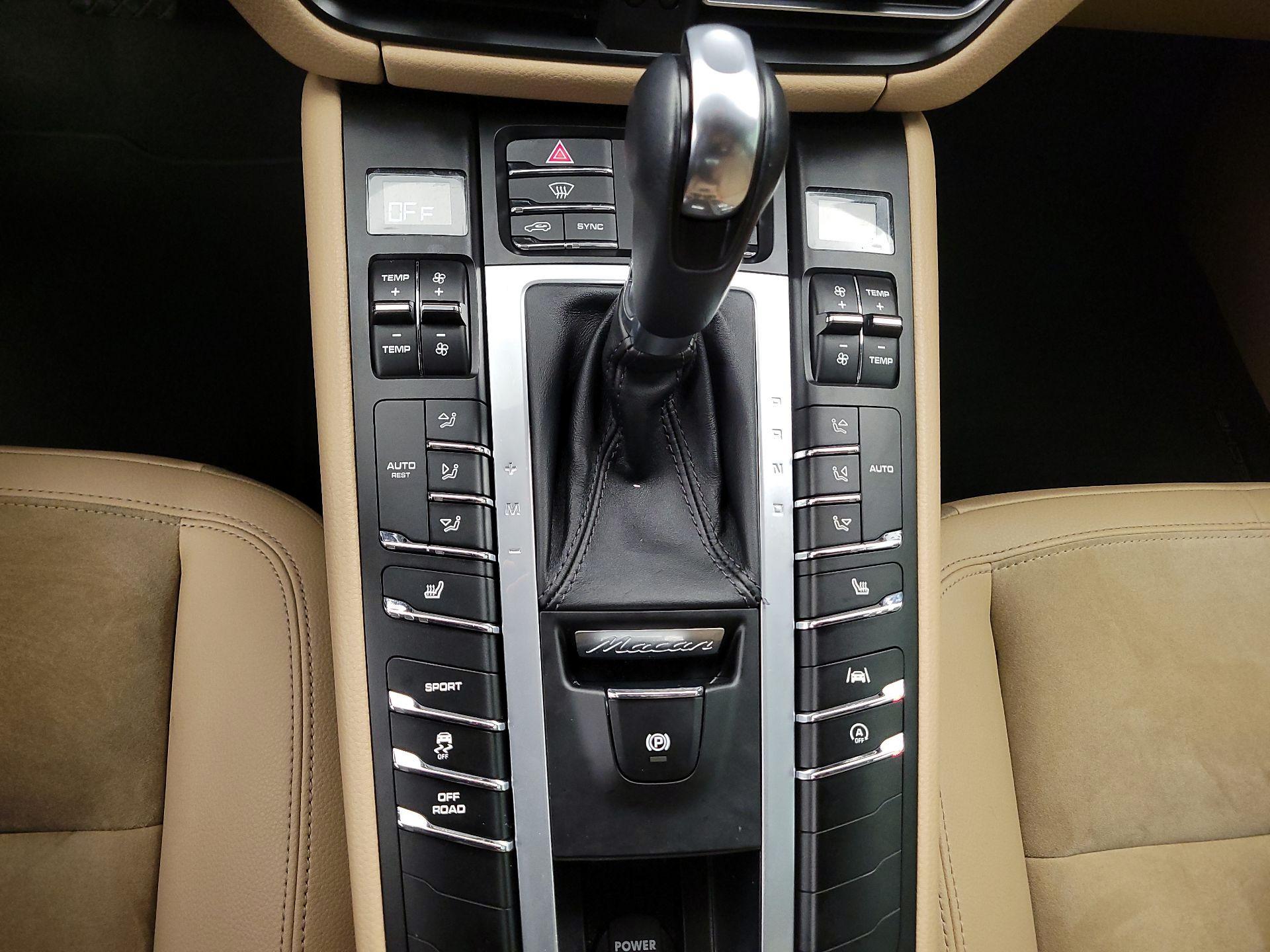 Thumbnail: 2021 Porsche Macan - 18