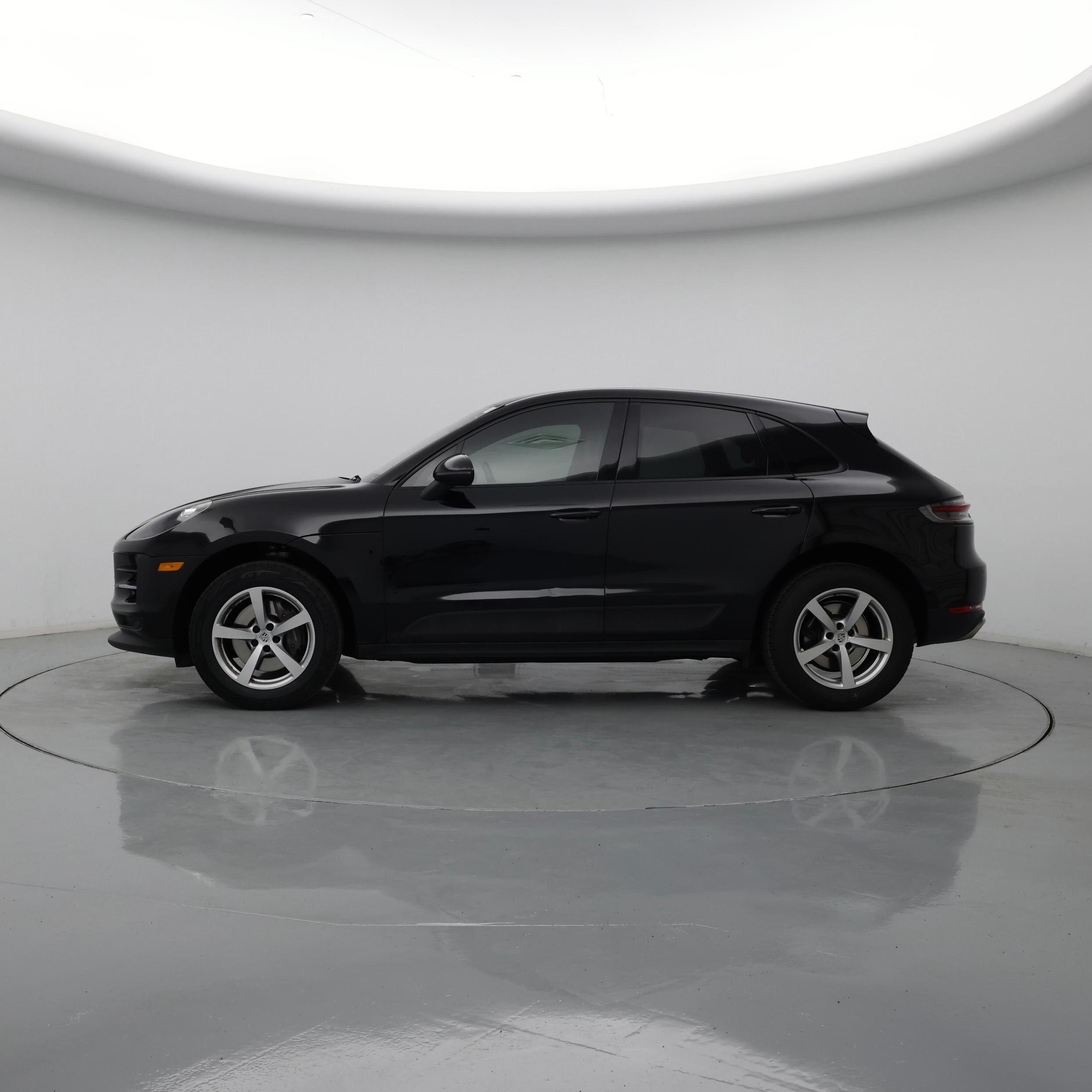 Thumbnail: 2021 Porsche Macan - 3