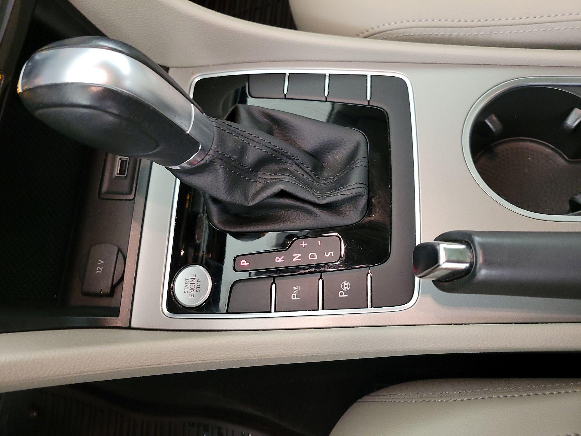 Thumbnail: 2020 Volkswagen Passat - 18