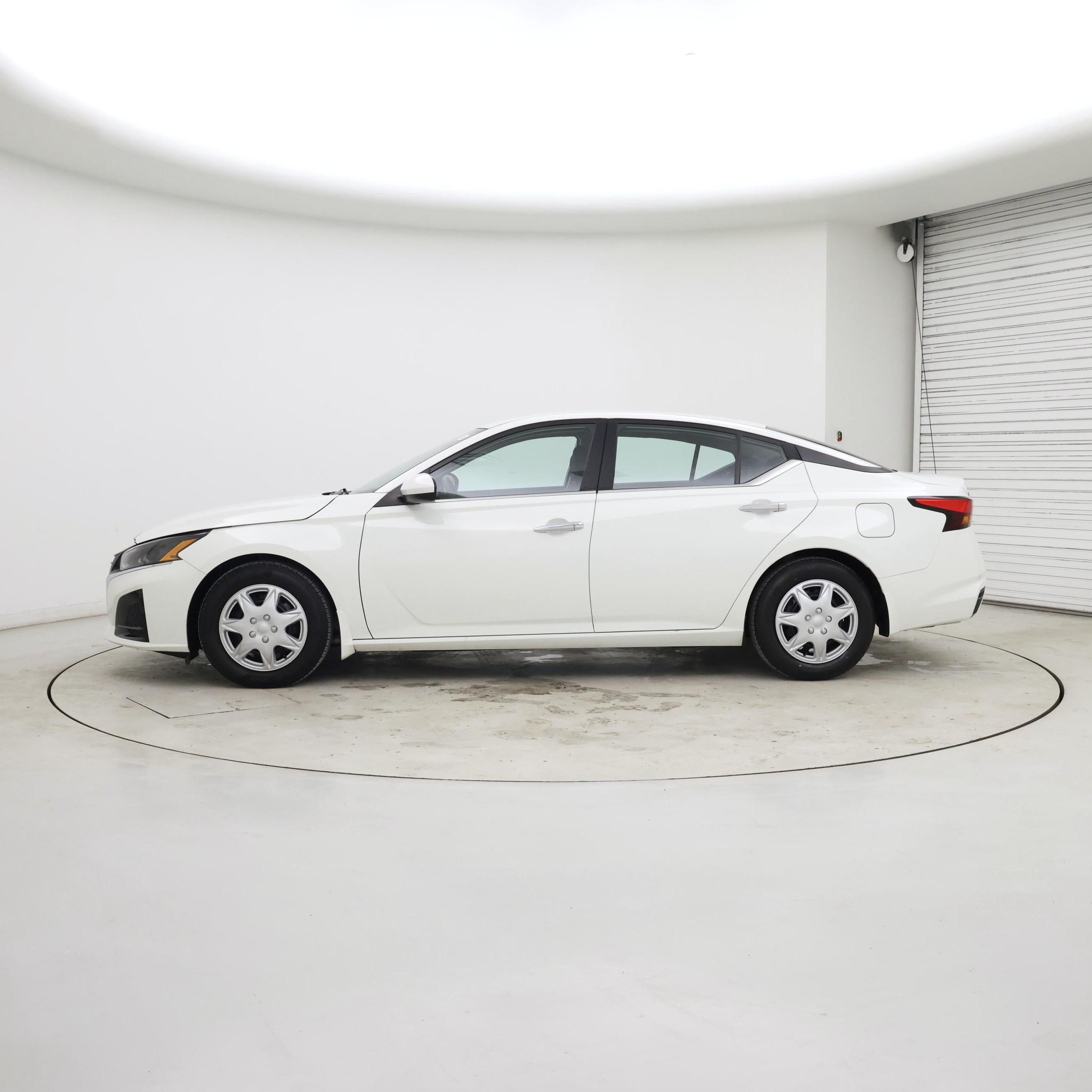 Thumbnail: 2023 Nissan Altima - 3