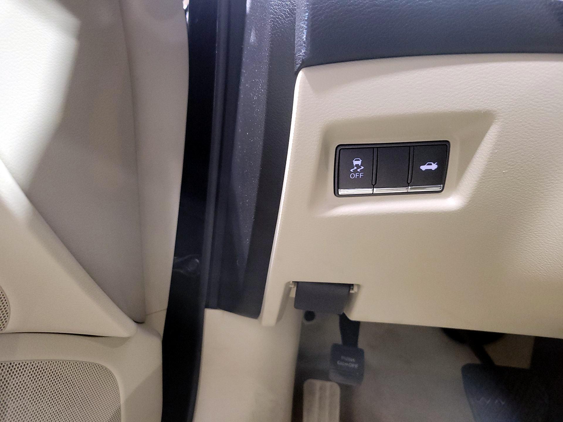 Thumbnail: 2015 INFINITI Q50 - 13