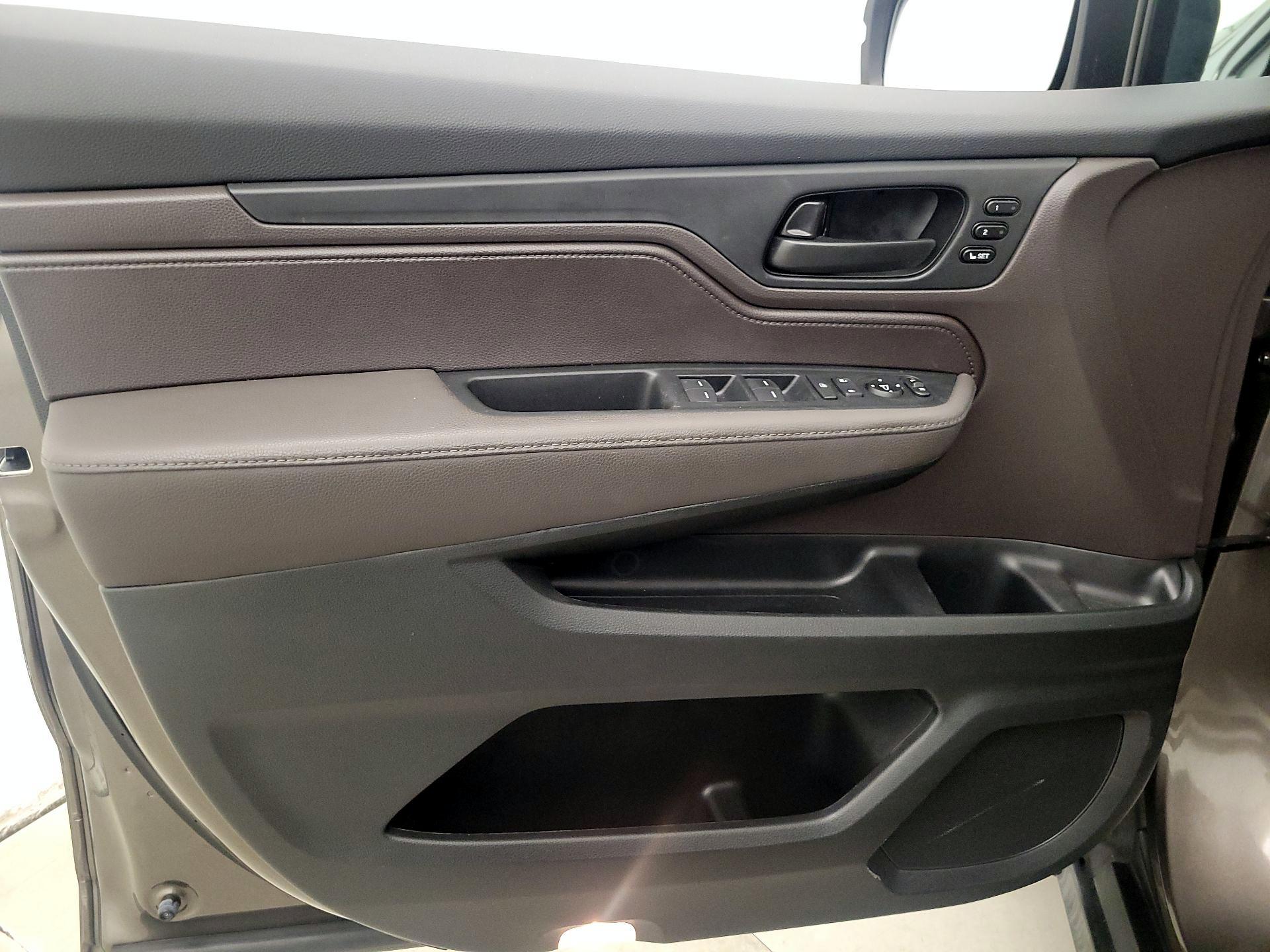 Thumbnail: 2018 Honda Odyssey - 12