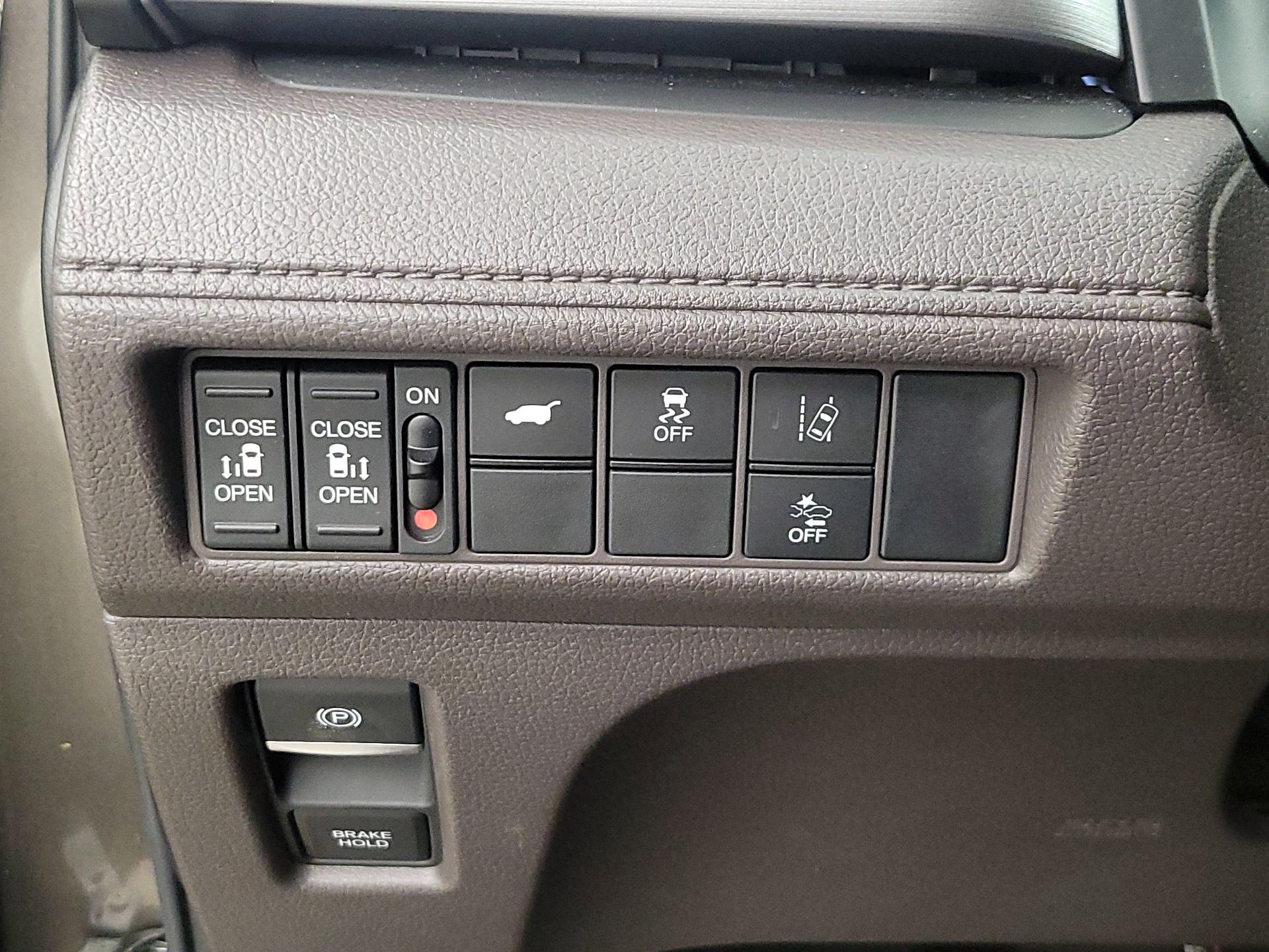 Thumbnail: 2018 Honda Odyssey - 13