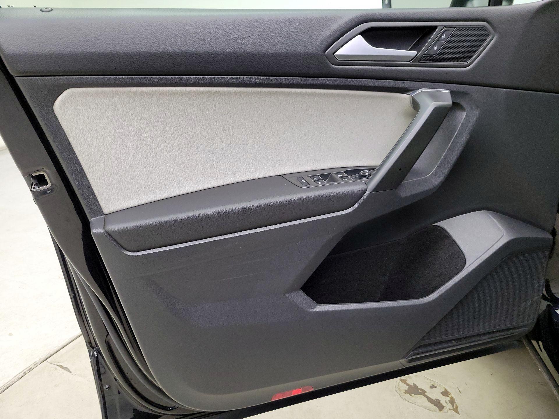 Thumbnail: 2021 Volkswagen Tiguan - 12