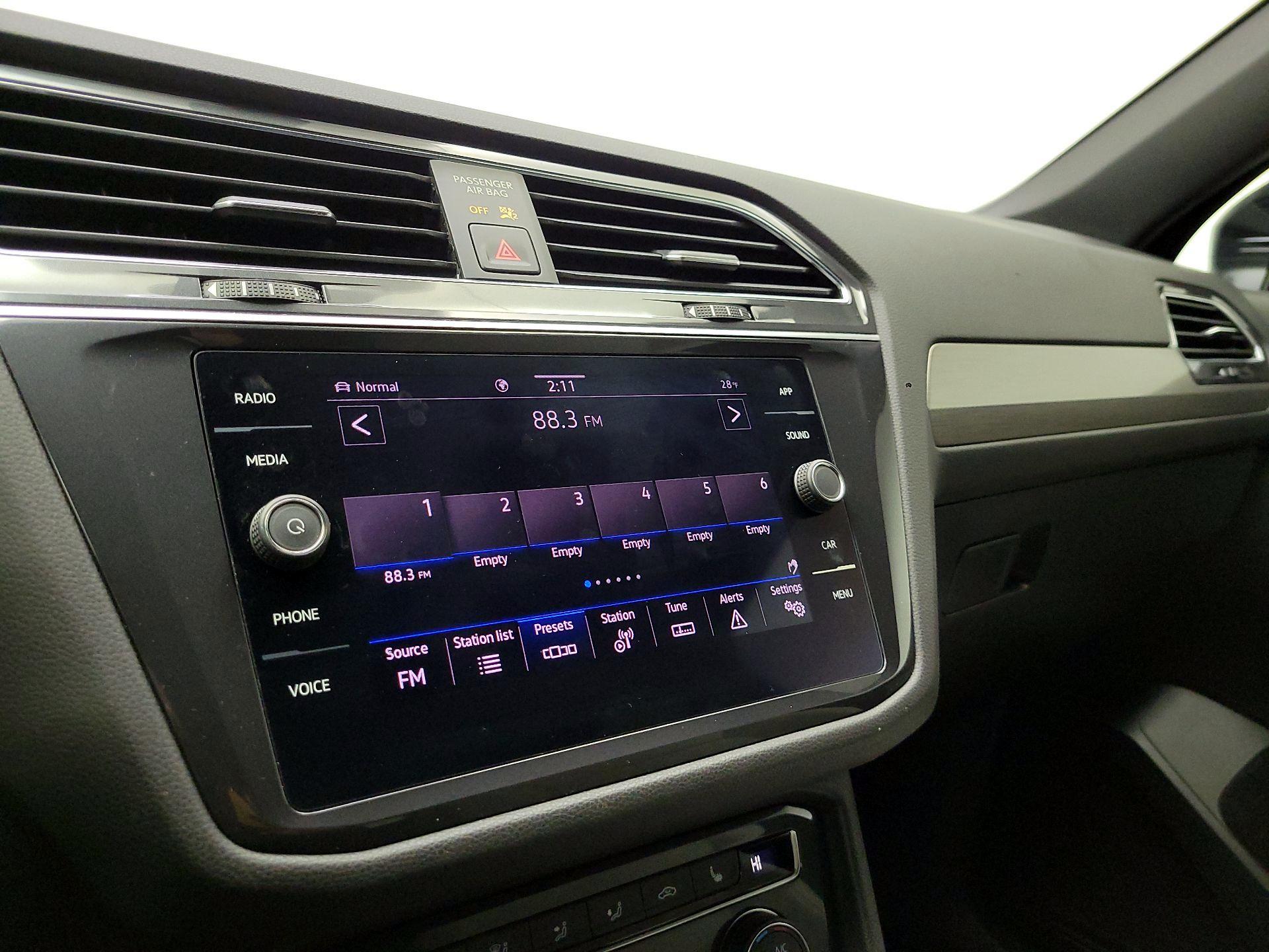 Thumbnail: 2021 Volkswagen Tiguan - 16