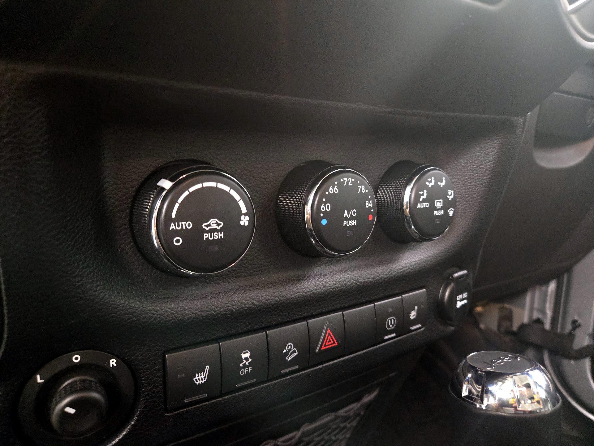 Thumbnail: 2014 Jeep Wrangler - 14