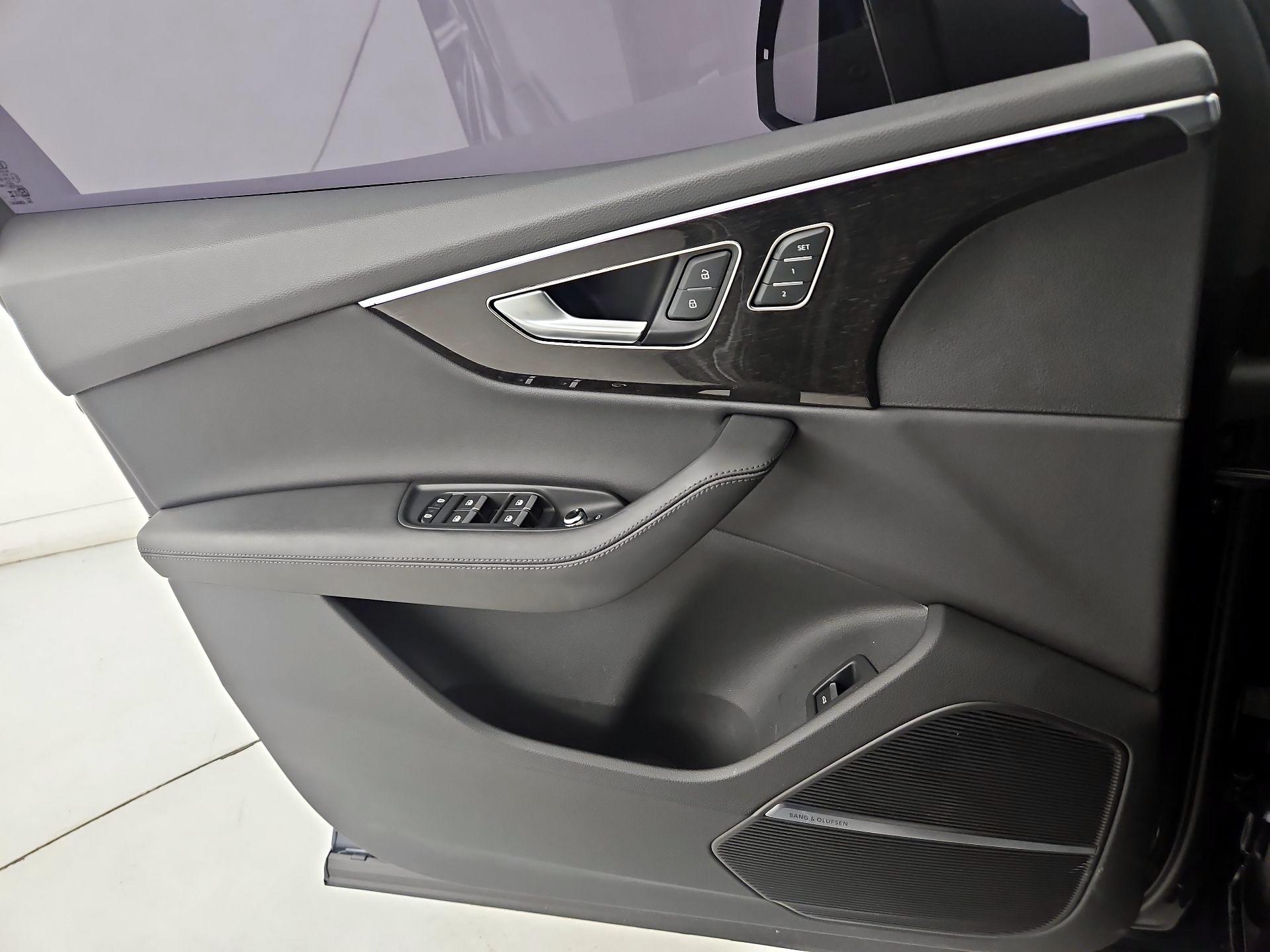 Thumbnail: 2024 Audi Q7 - 12