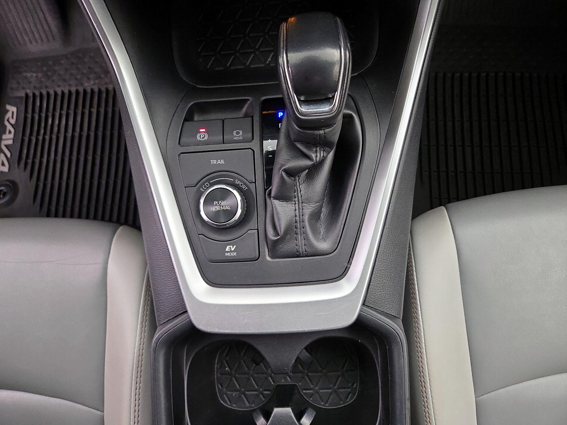 Thumbnail: 2021 Toyota RAV4 - 17