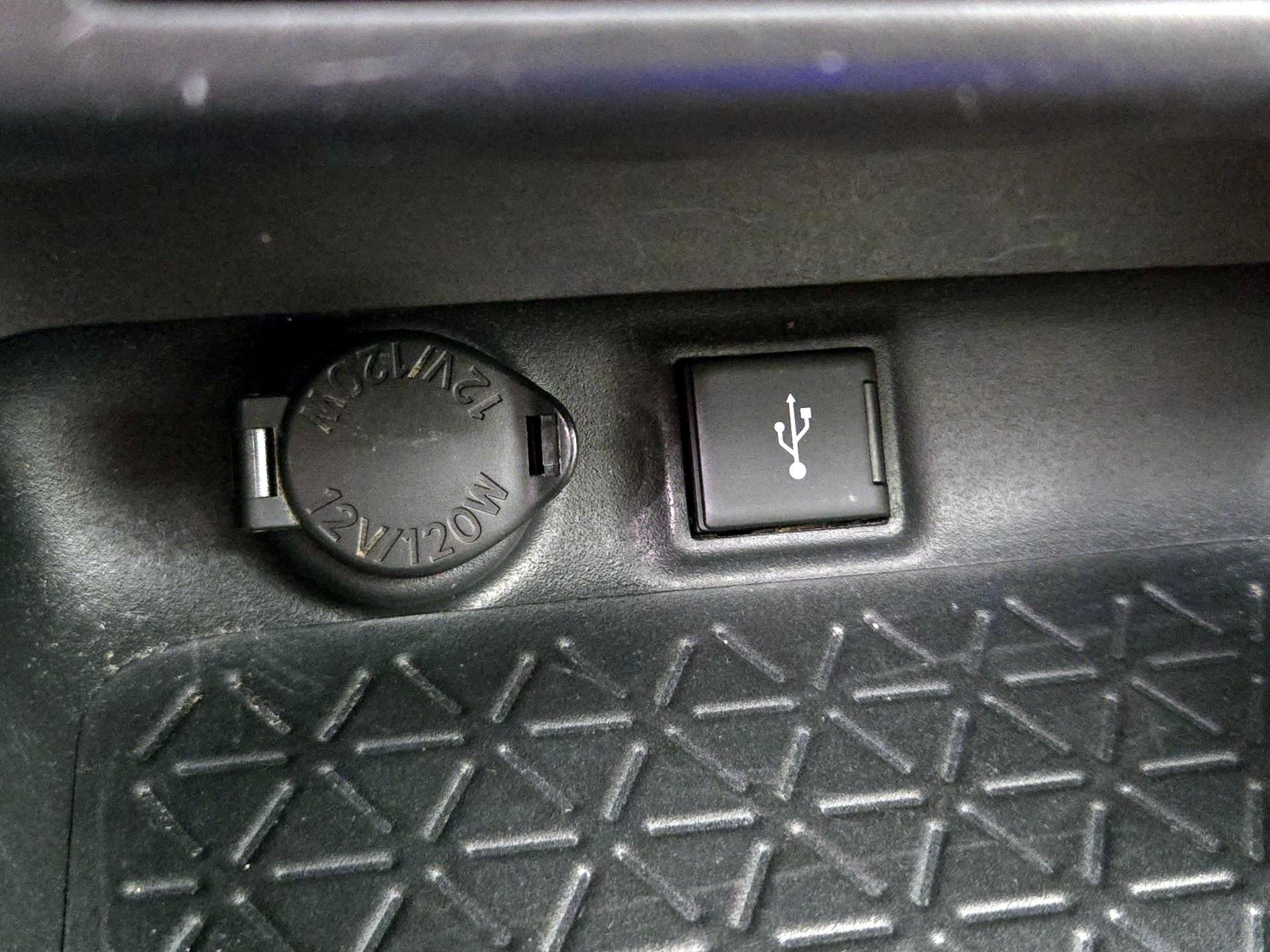 Thumbnail: 2021 Toyota RAV4 - 18