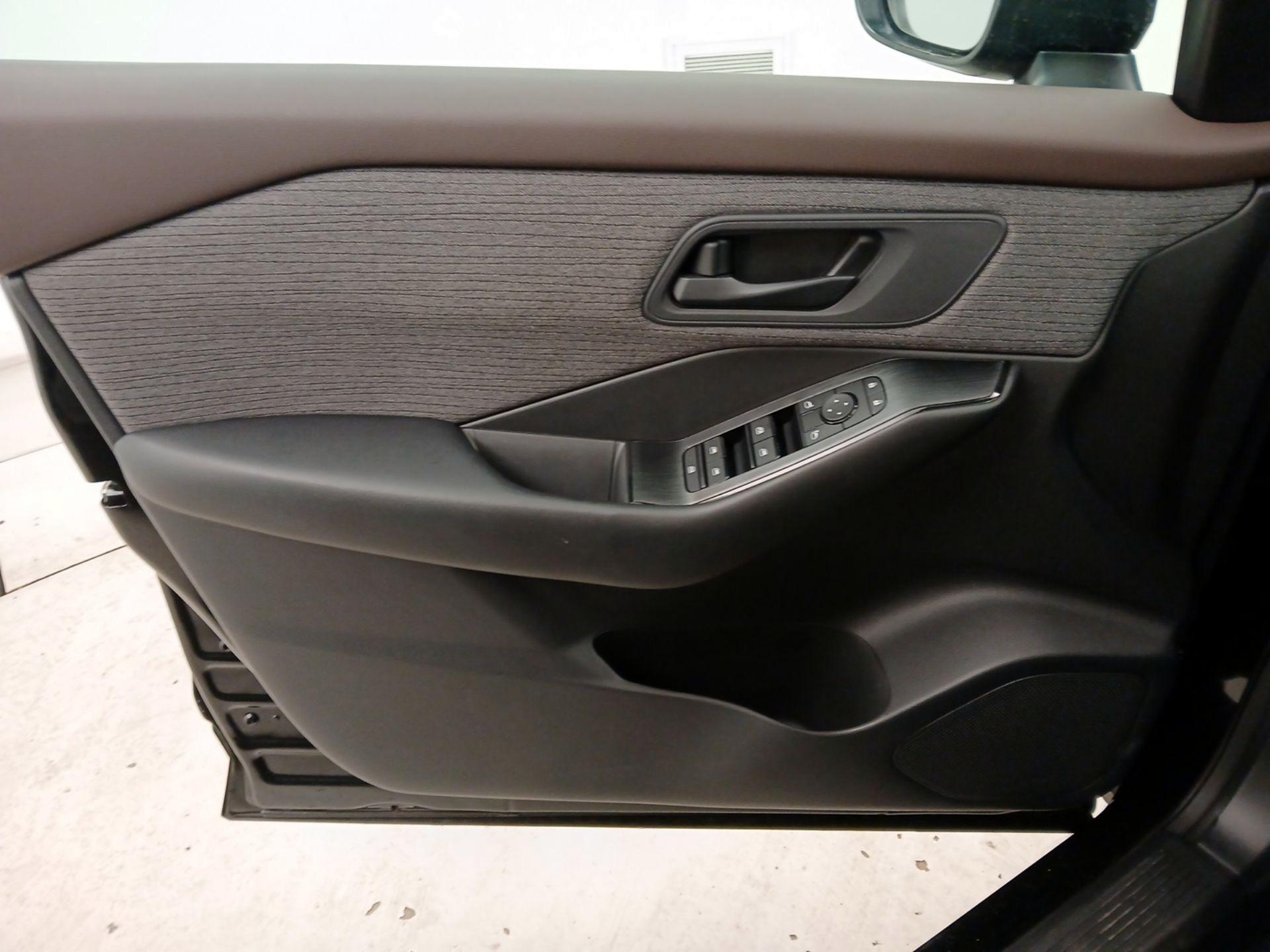 Thumbnail: 2023 Nissan Rogue - 12