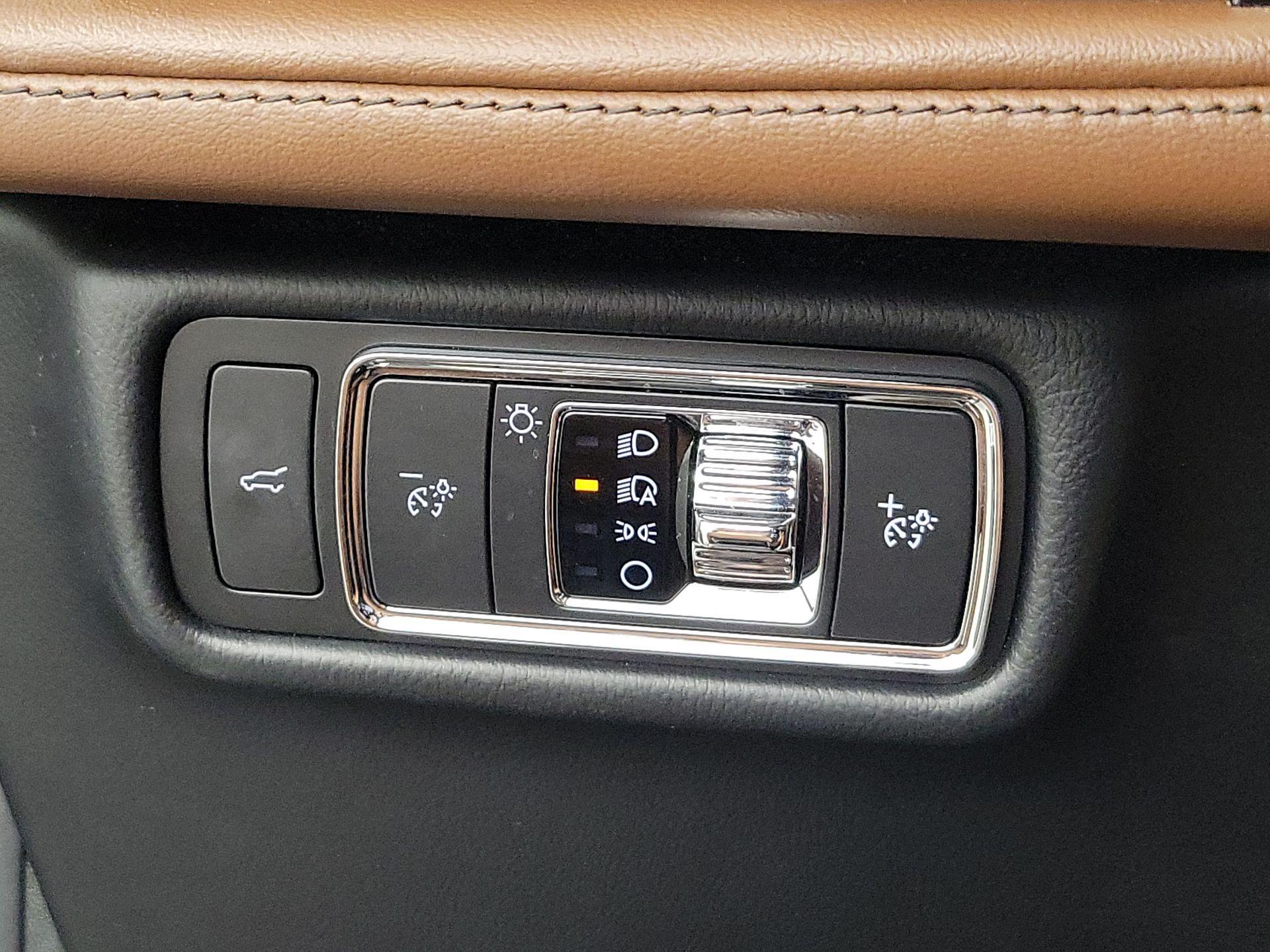 Thumbnail: 2022 Lincoln Aviator - 13