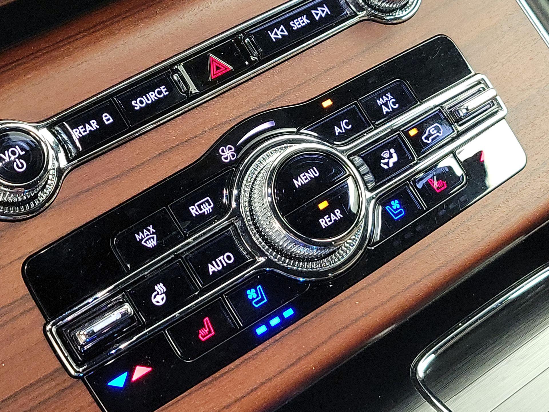 Thumbnail: 2022 Lincoln Aviator - 17