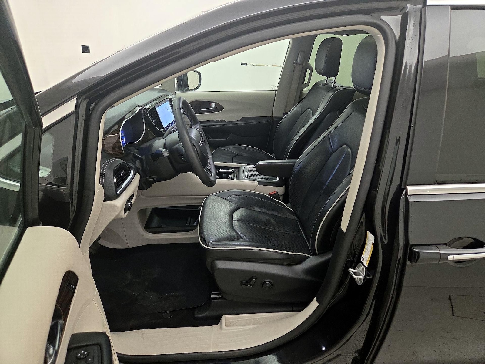 2022 Chrysler Pacifica Hybrid Limited - Photo 12