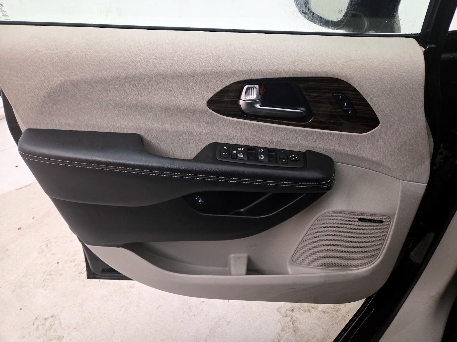 2022 Chrysler Pacifica Hybrid Limited - Photo 13