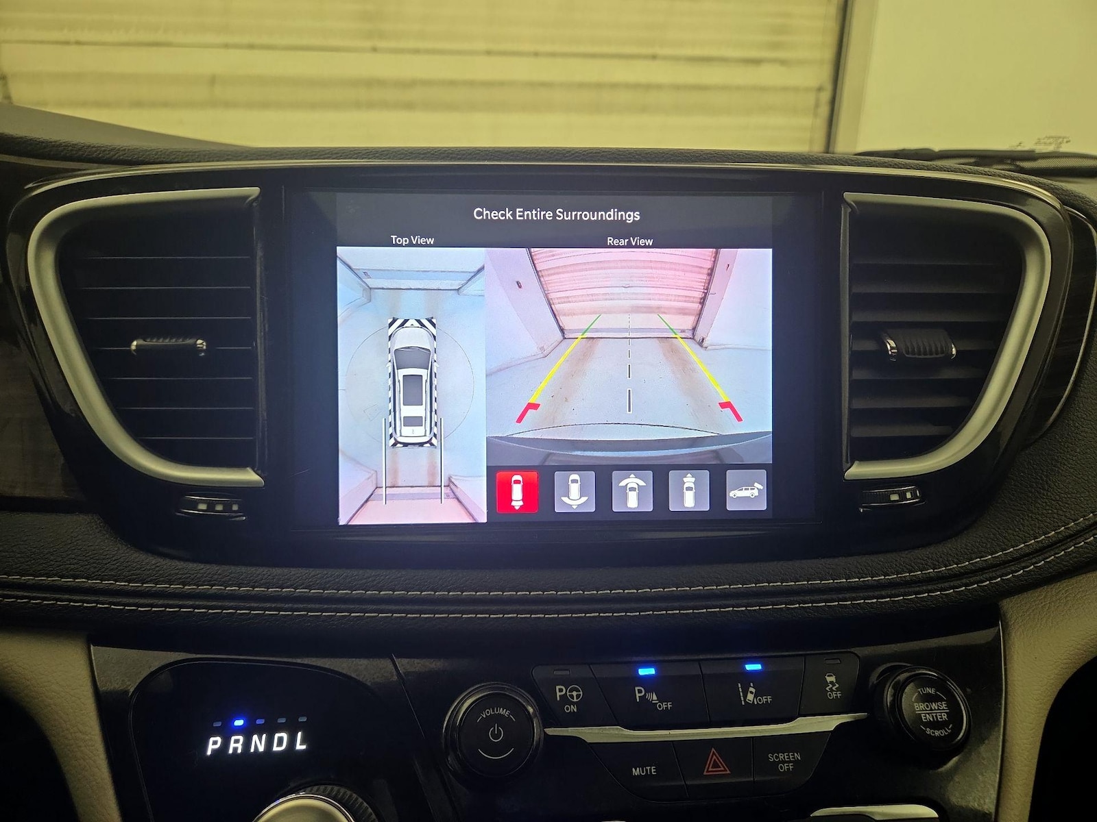 2022 Chrysler Pacifica Hybrid Limited - Photo 16