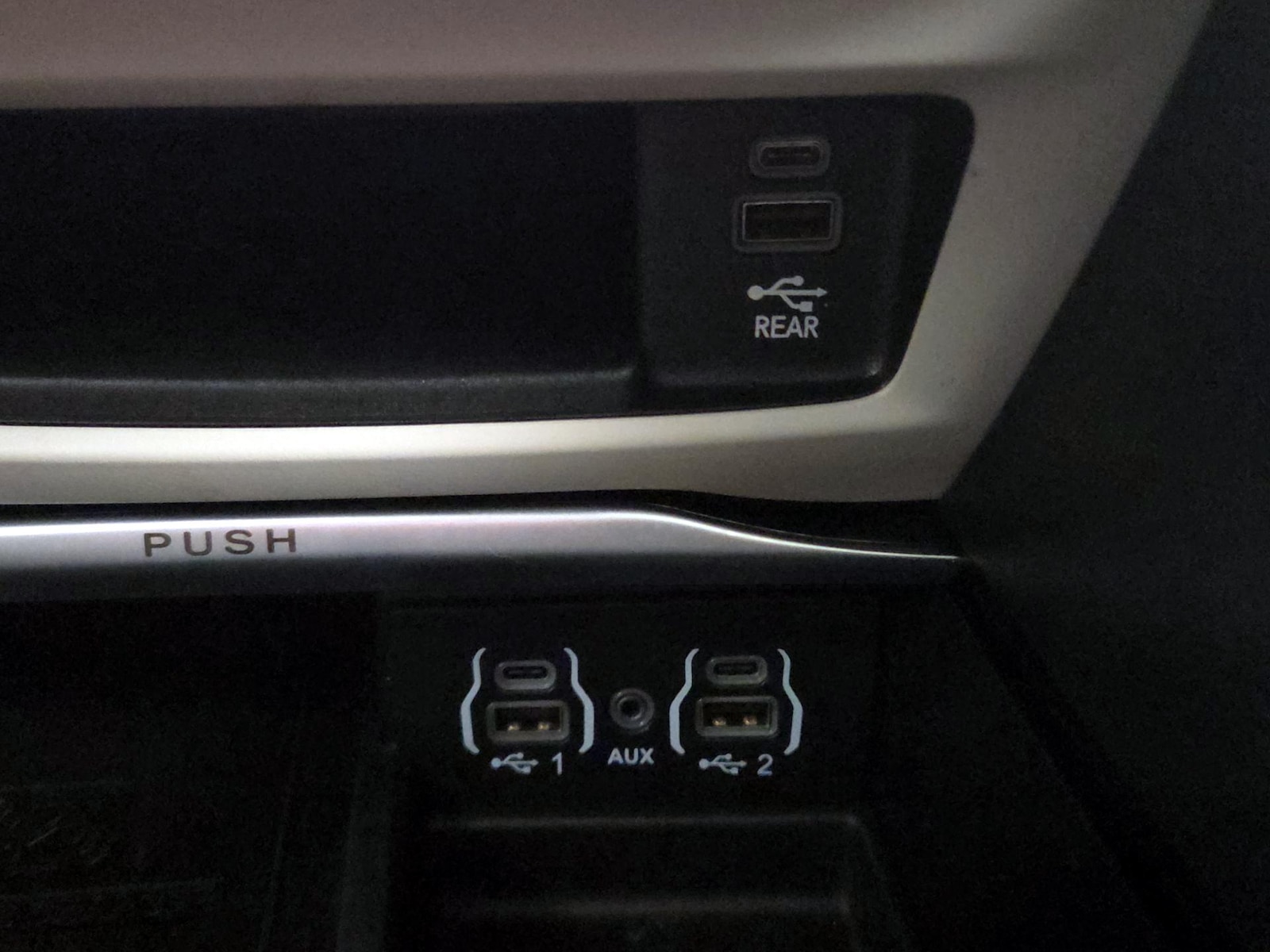 2022 Chrysler Pacifica Hybrid Limited - Photo 20
