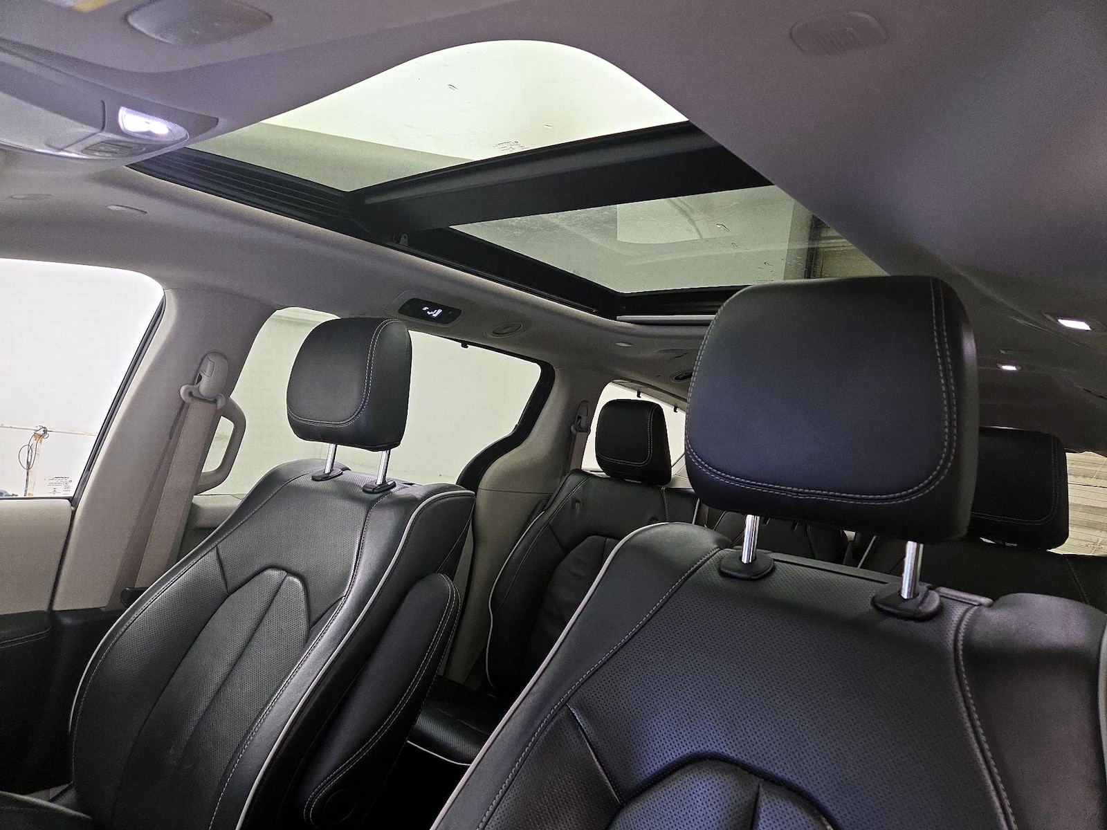 2022 Chrysler Pacifica Hybrid Limited - Photo 21